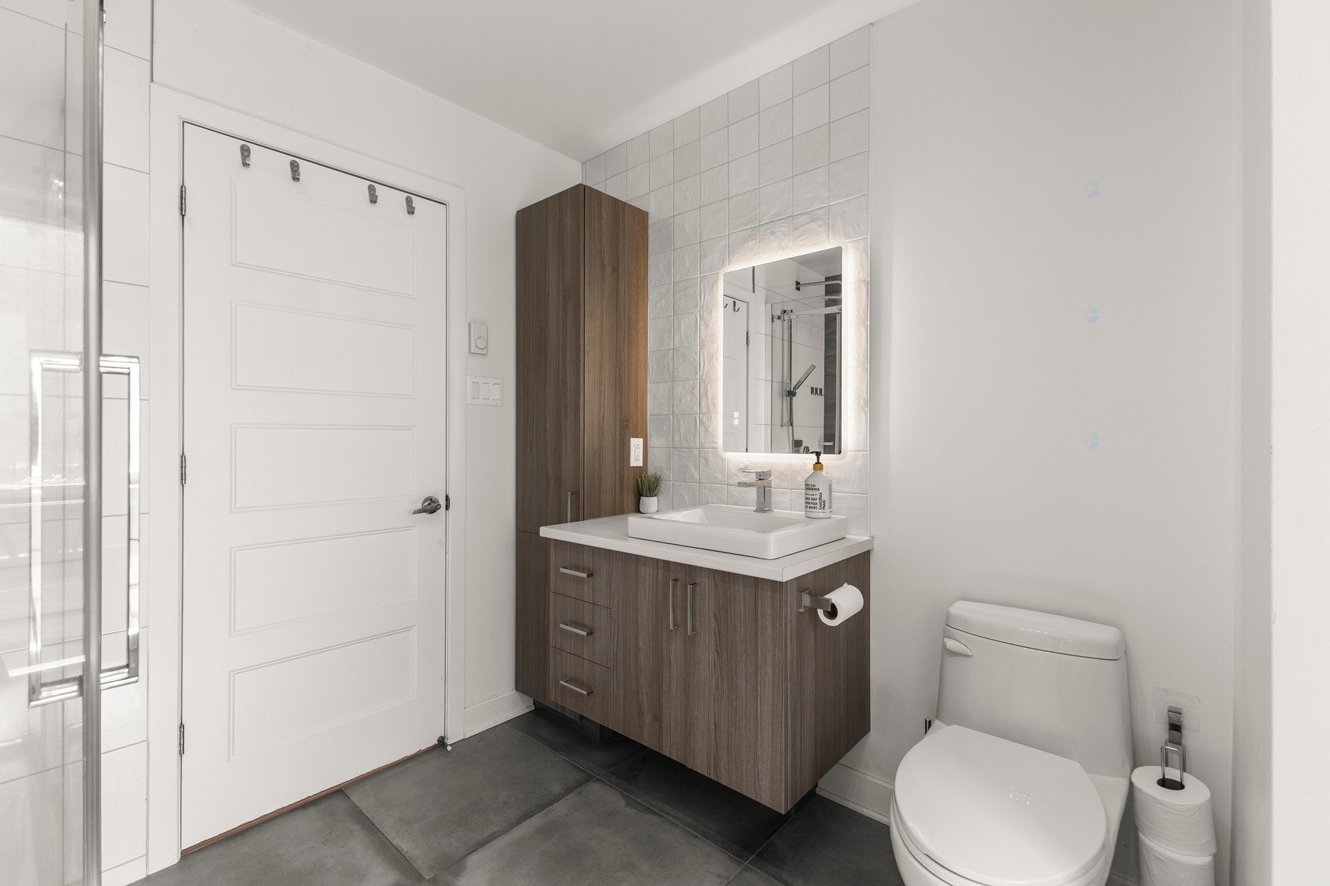 









163

 - 163A


4e Avenue

,
Saint-Zotique,




QC
J0P1Z0

