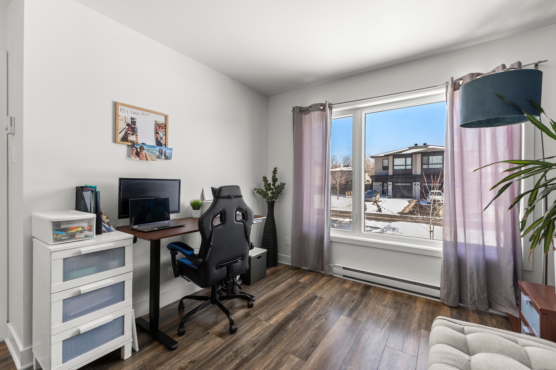 









163

 - 163A


4e Avenue

,
Saint-Zotique,




QC
J0P1Z0


