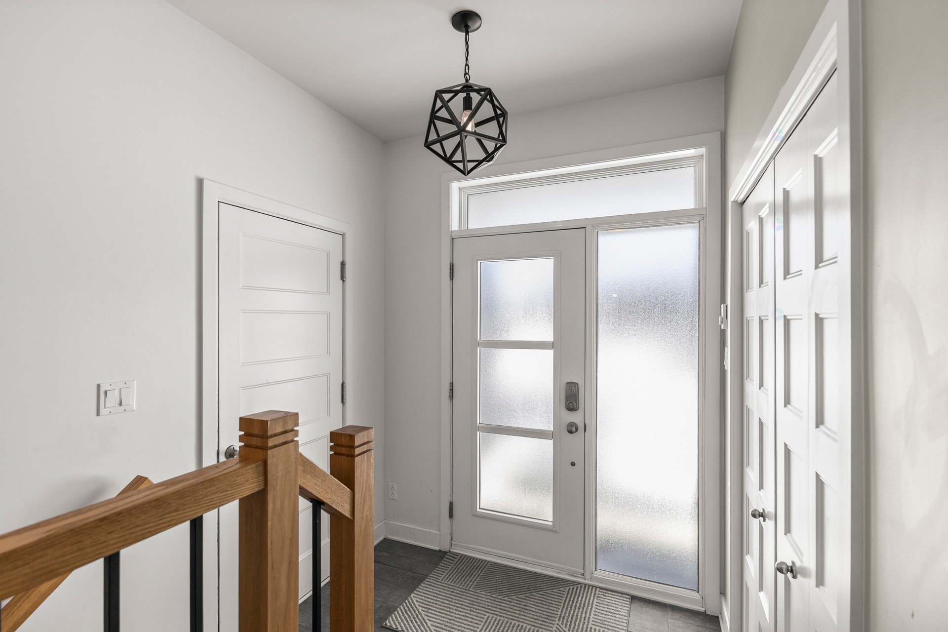 









163

 - 163A


4e Avenue

,
Saint-Zotique,




QC
J0P1Z0

