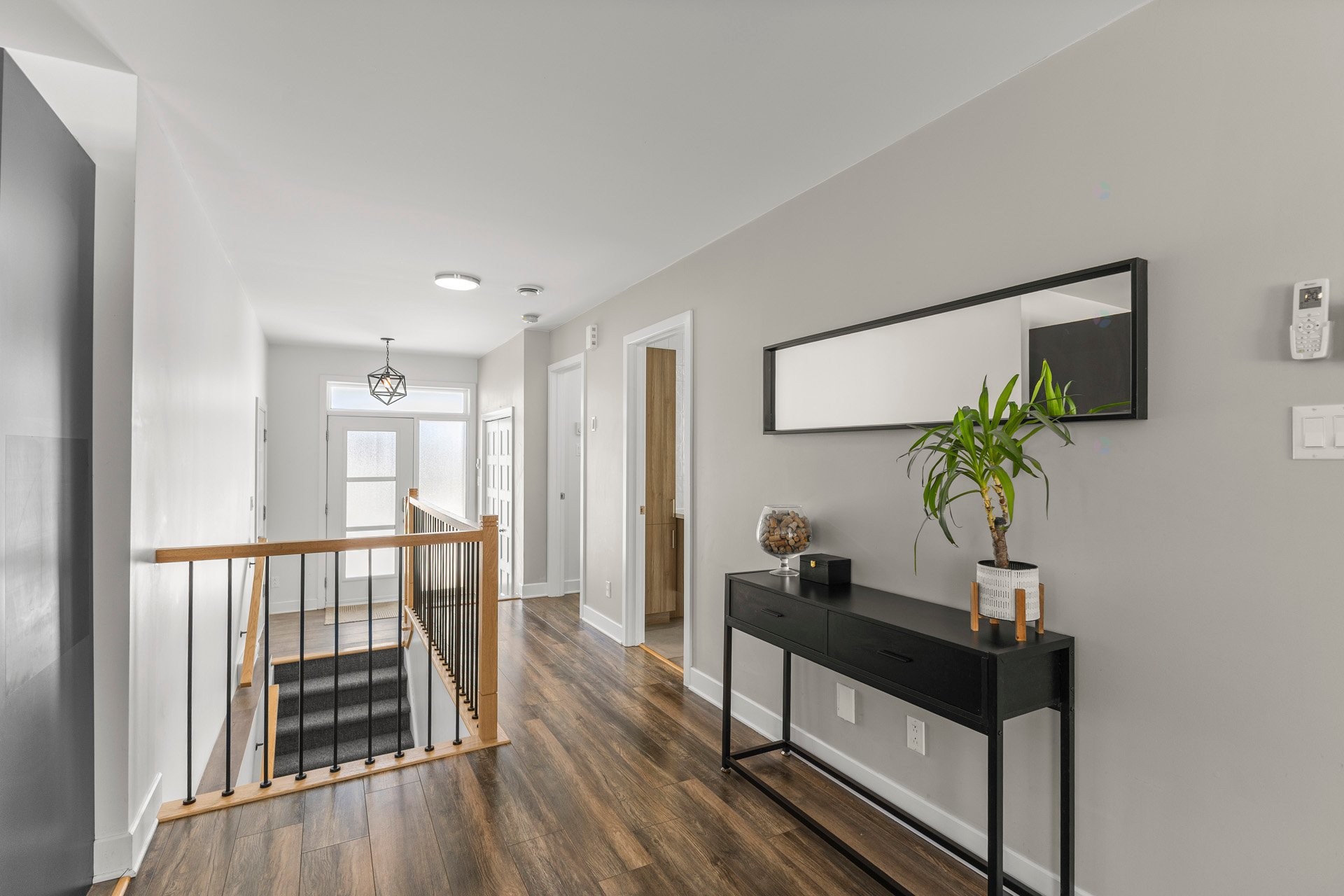 









163

 - 163A


4e Avenue

,
Saint-Zotique,




QC
J0P1Z0

