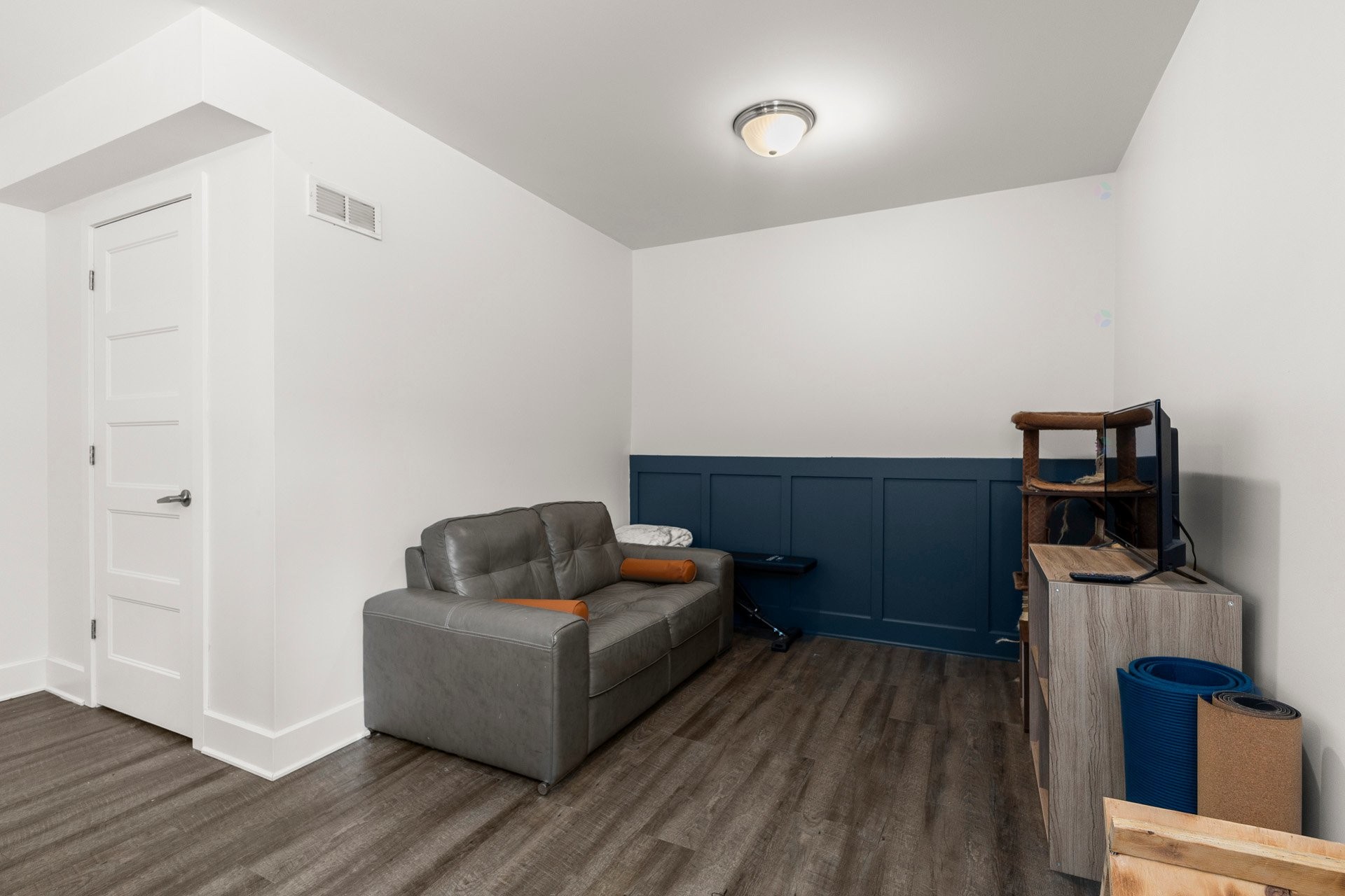 









163

 - 163A


4e Avenue

,
Saint-Zotique,




QC
J0P1Z0

