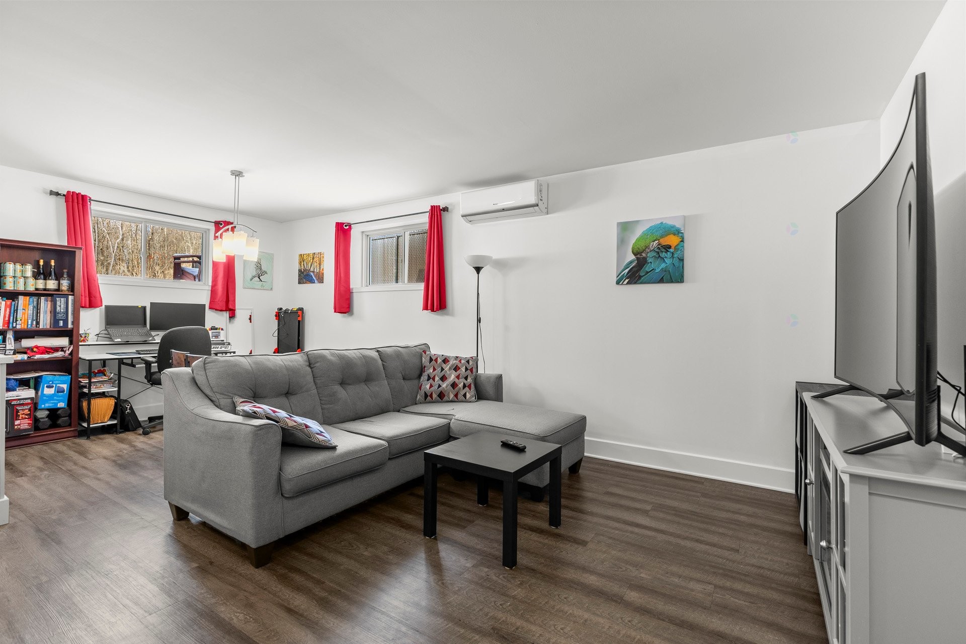 









163

 - 163A


4e Avenue

,
Saint-Zotique,




QC
J0P1Z0

