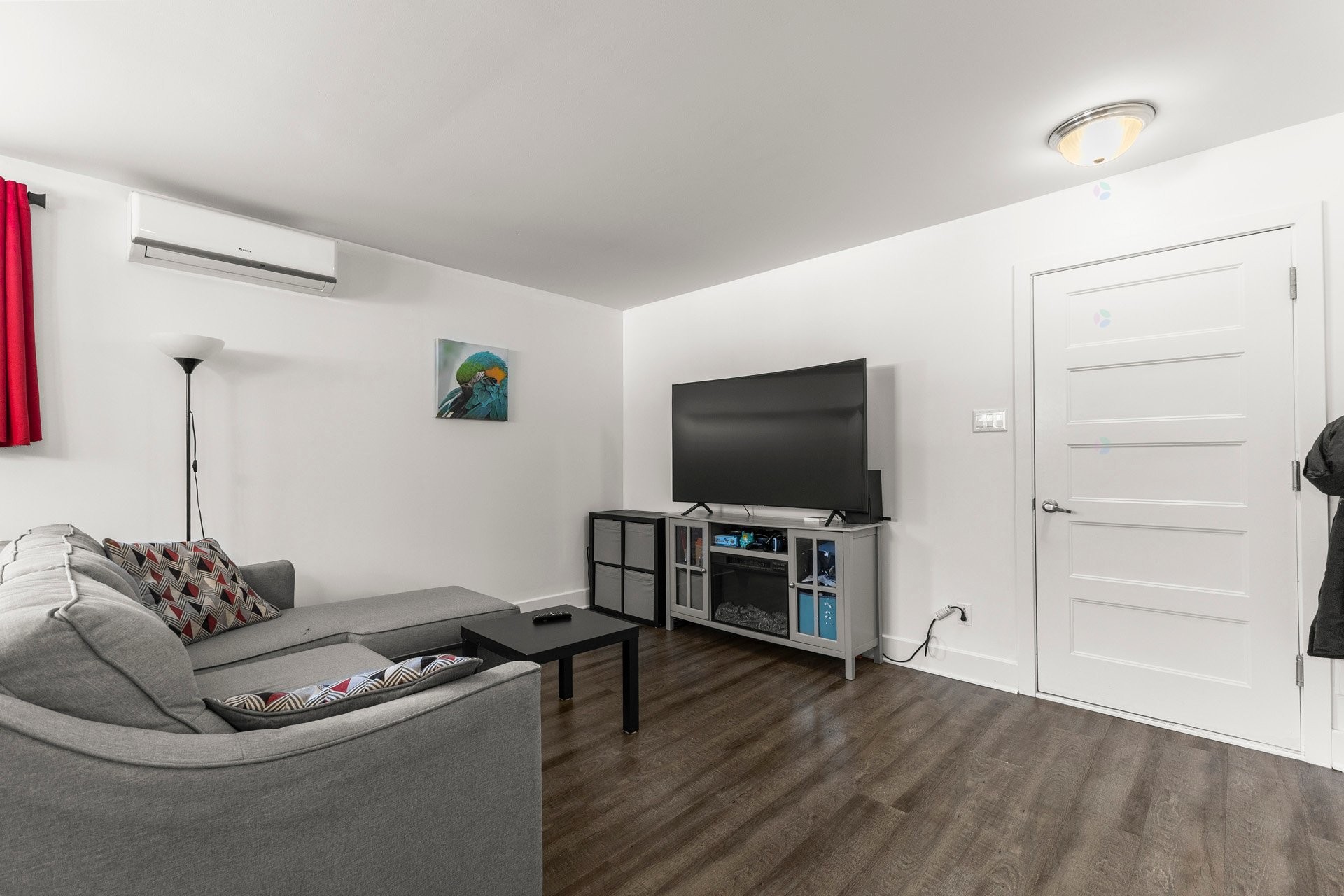 









163

 - 163A


4e Avenue

,
Saint-Zotique,




QC
J0P1Z0

