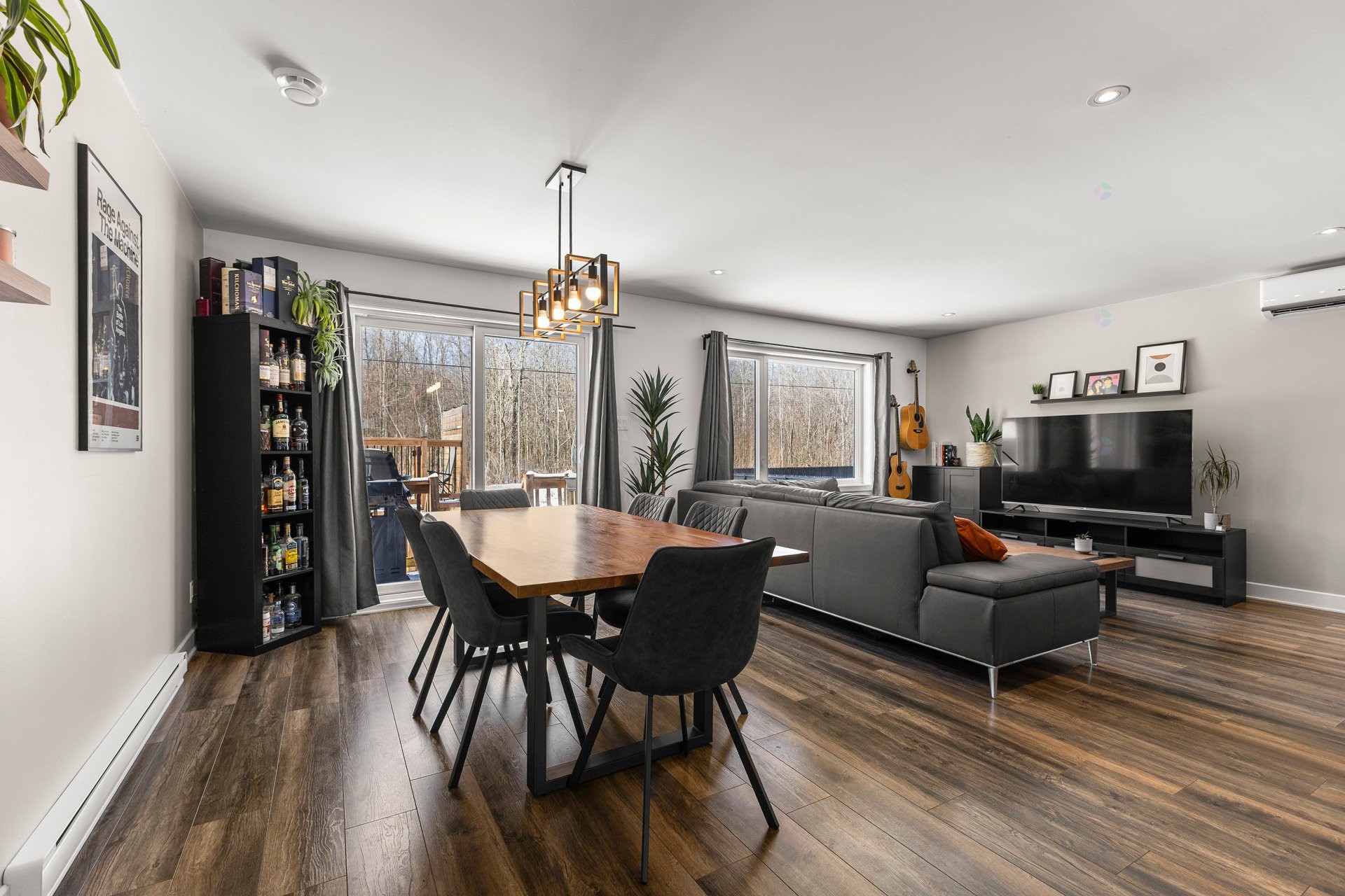 









163

 - 163A


4e Avenue

,
Saint-Zotique,




QC
J0P1Z0

