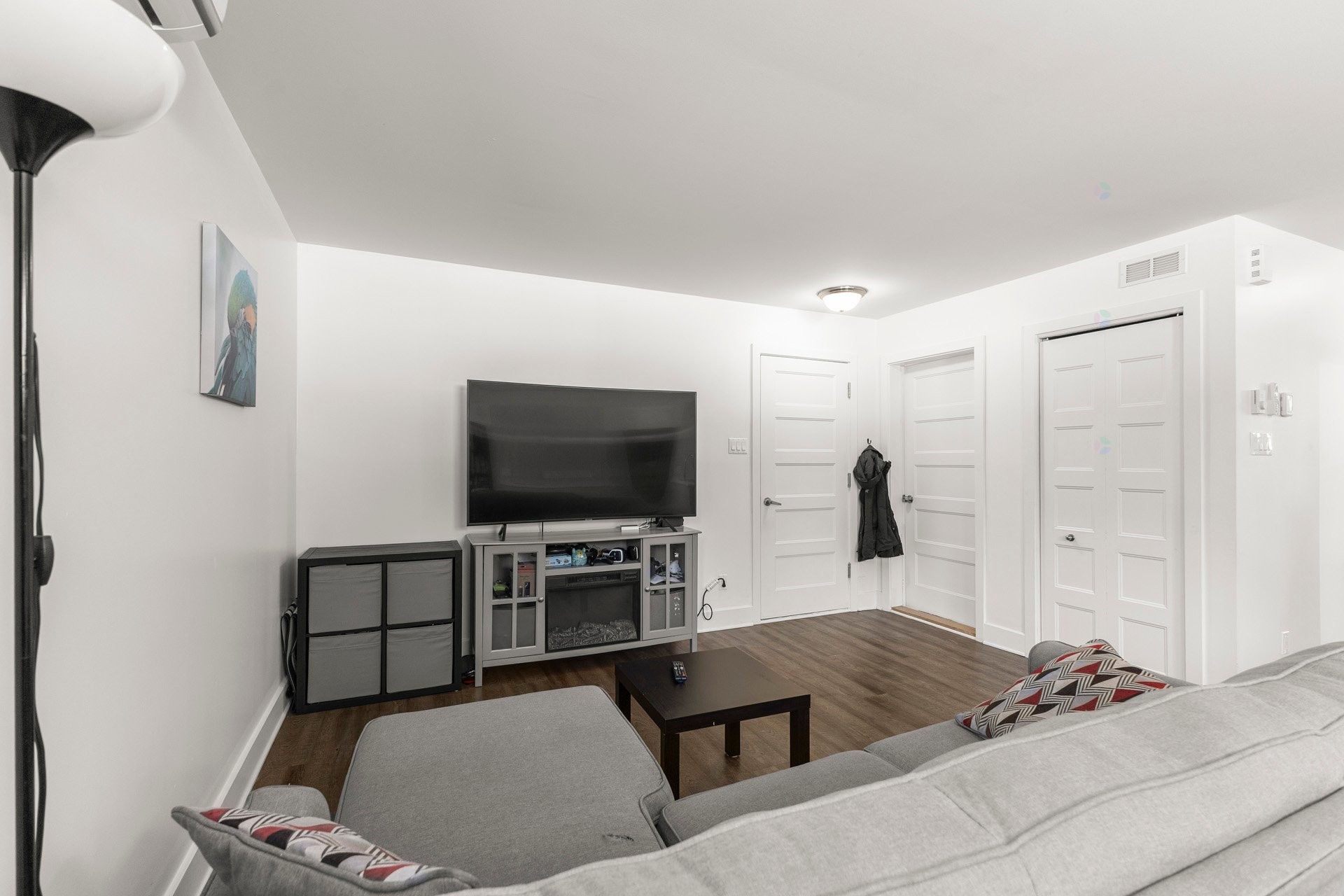 









163

 - 163A


4e Avenue

,
Saint-Zotique,




QC
J0P1Z0

