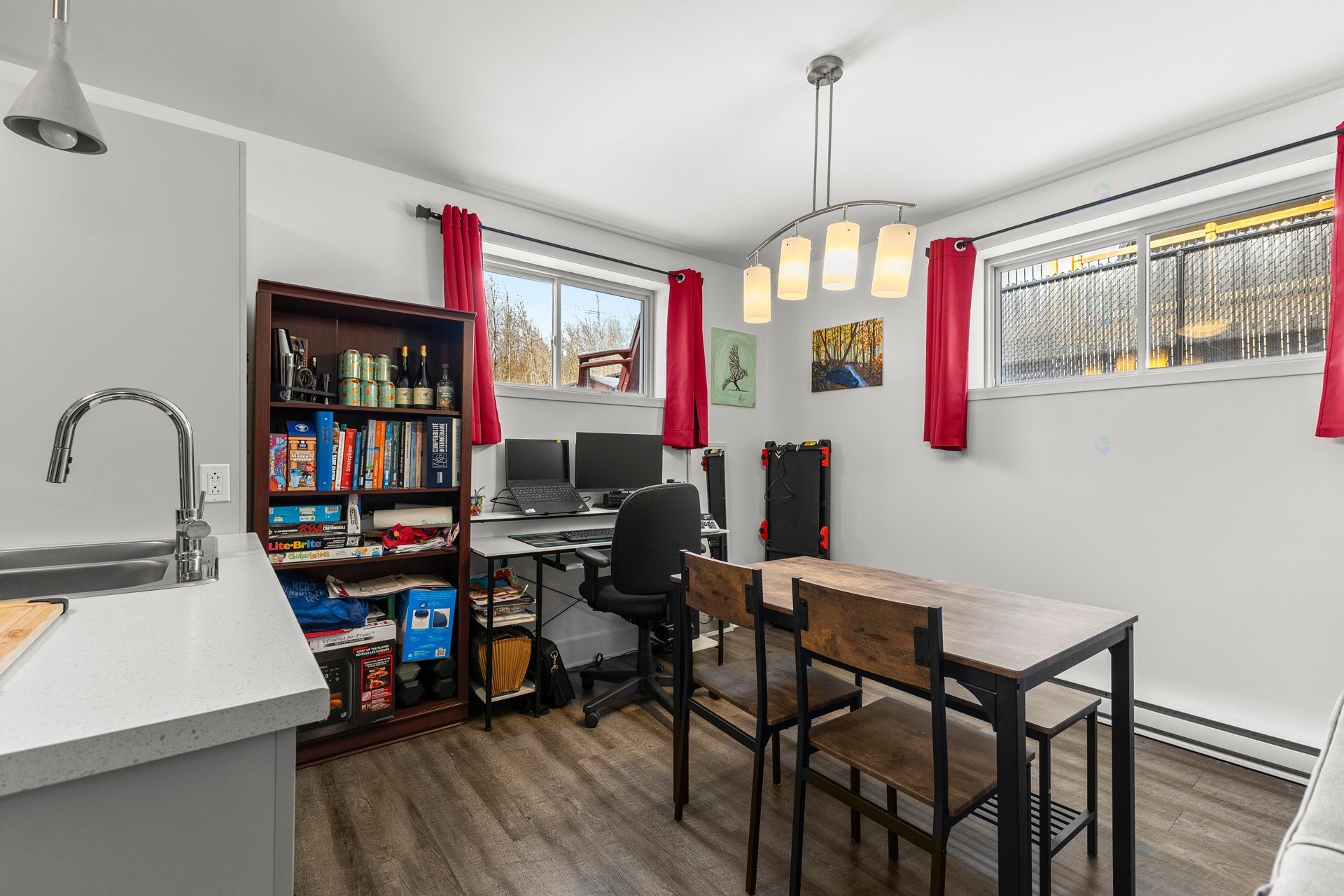 









163

 - 163A


4e Avenue

,
Saint-Zotique,




QC
J0P1Z0

