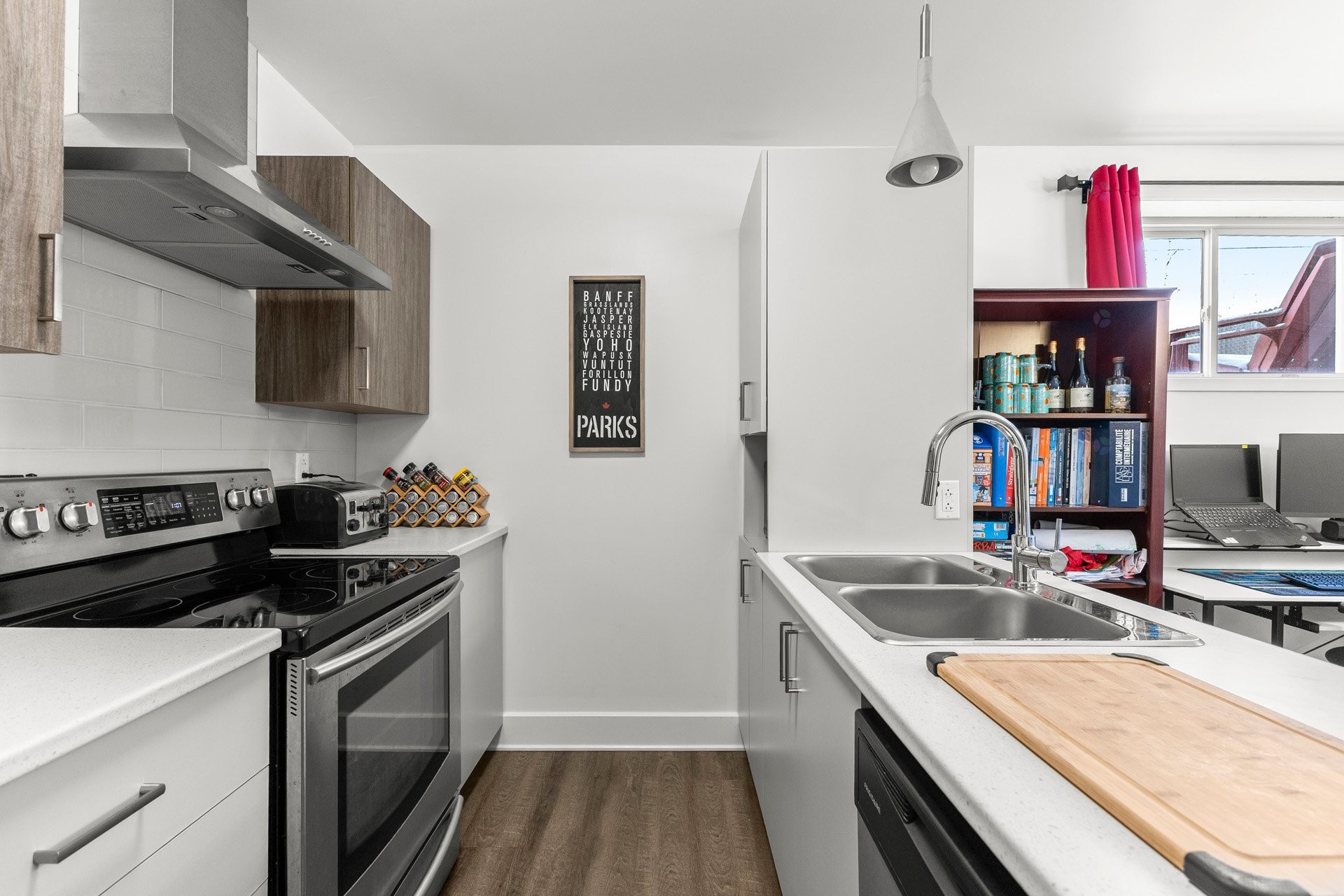 









163

 - 163A


4e Avenue

,
Saint-Zotique,




QC
J0P1Z0

