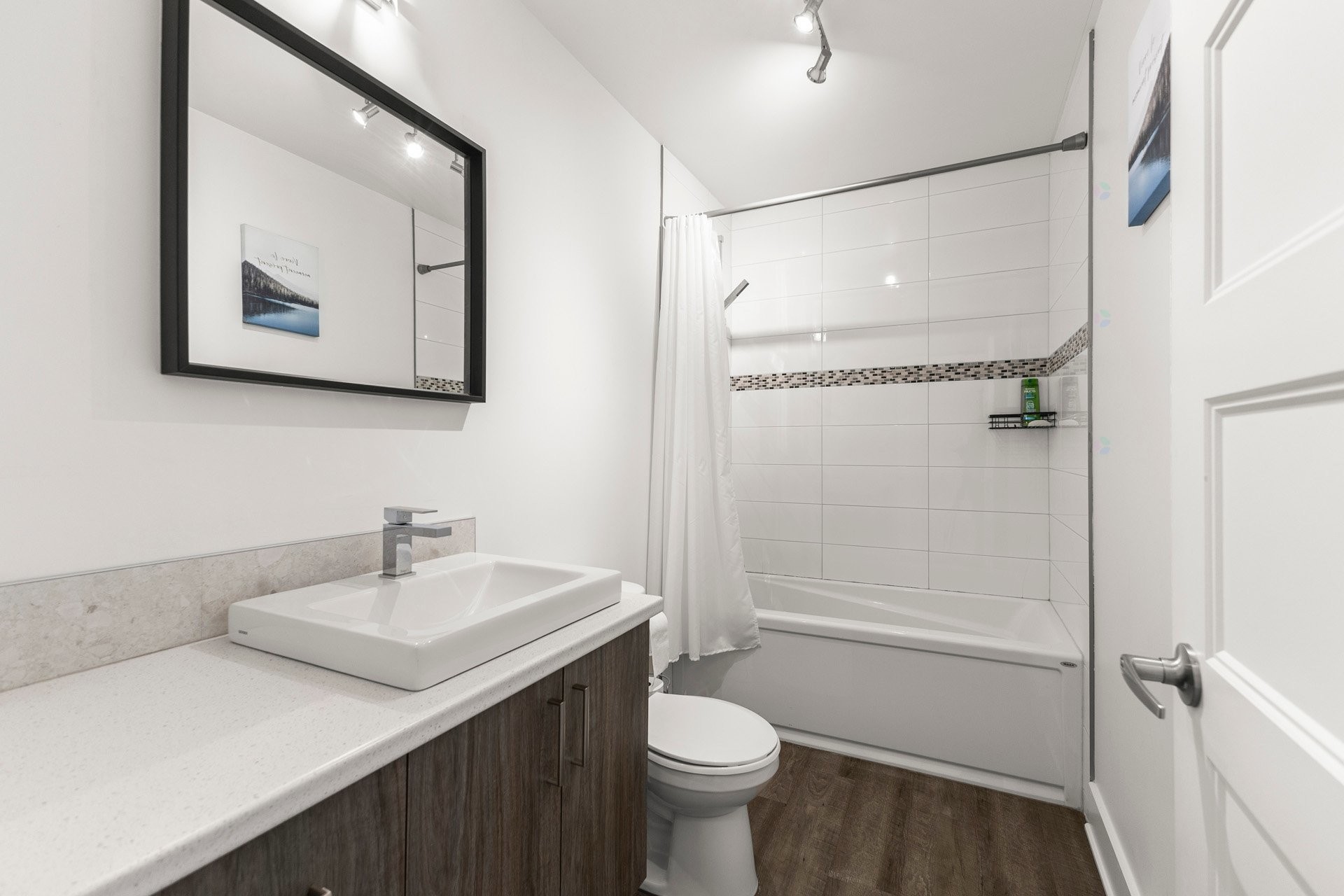 









163

 - 163A


4e Avenue

,
Saint-Zotique,




QC
J0P1Z0

