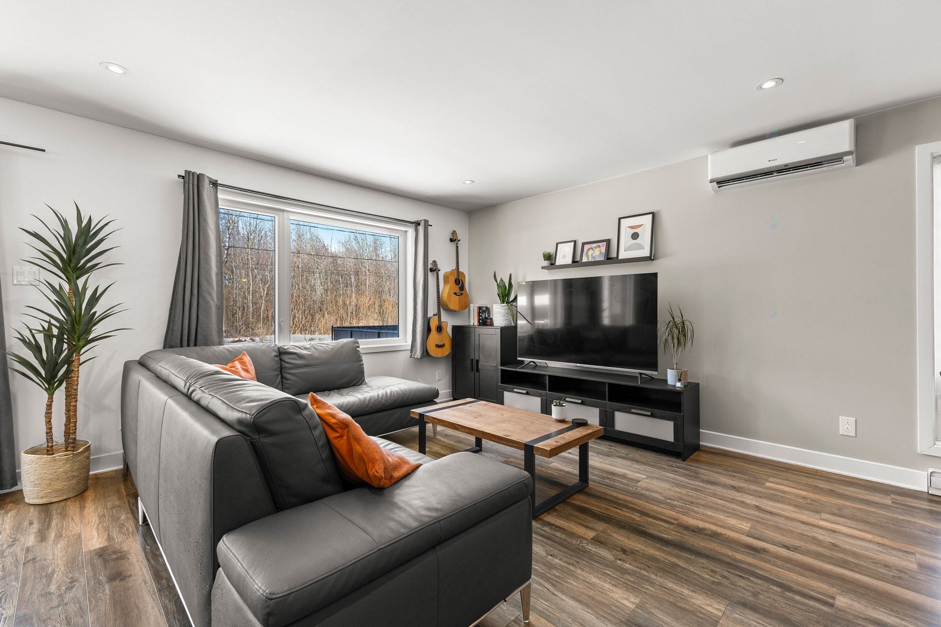 









163

 - 163A


4e Avenue

,
Saint-Zotique,




QC
J0P1Z0

