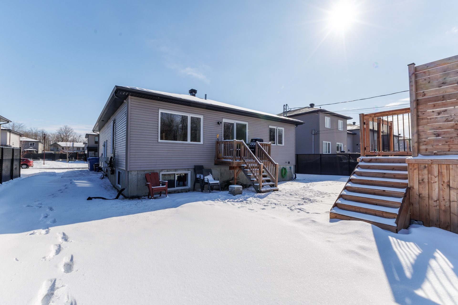 









163

 - 163A


4e Avenue

,
Saint-Zotique,




QC
J0P1Z0

