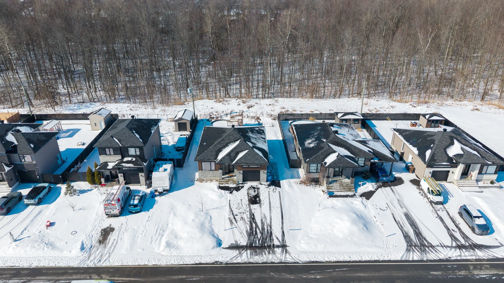 









163

 - 163A


4e Avenue

,
Saint-Zotique,




QC
J0P1Z0

