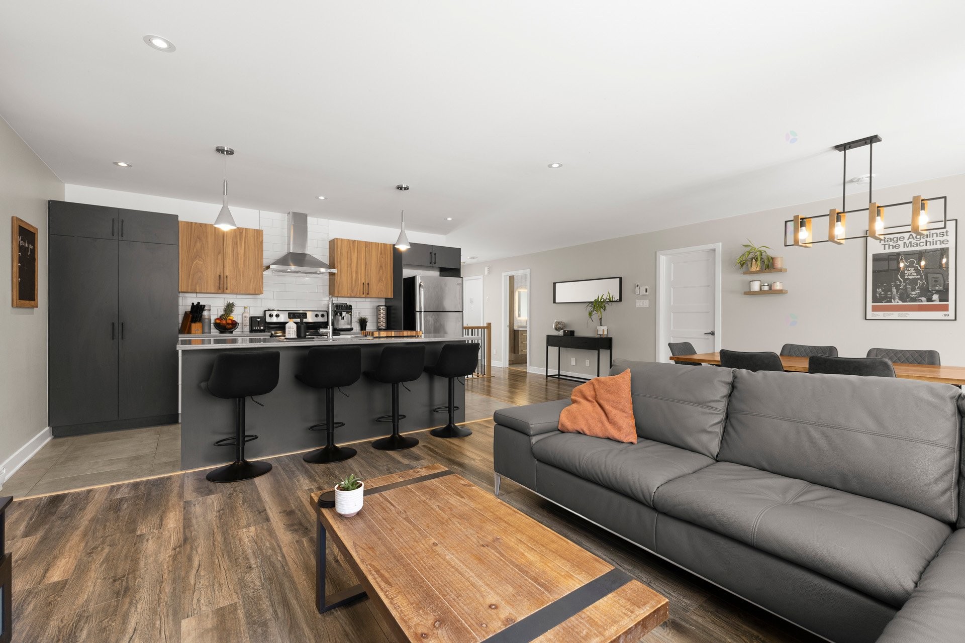 









163

 - 163A


4e Avenue

,
Saint-Zotique,




QC
J0P1Z0

