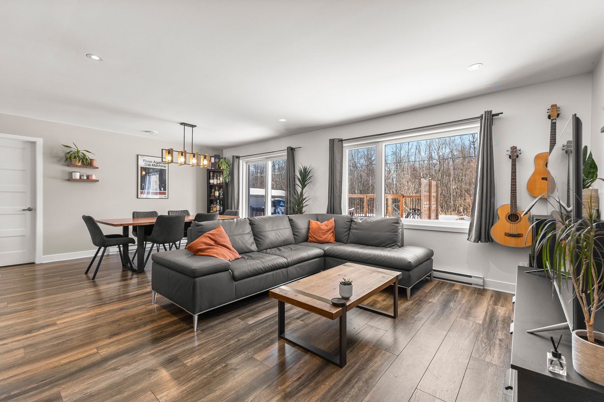 









163

 - 163A


4e Avenue

,
Saint-Zotique,




QC
J0P1Z0

