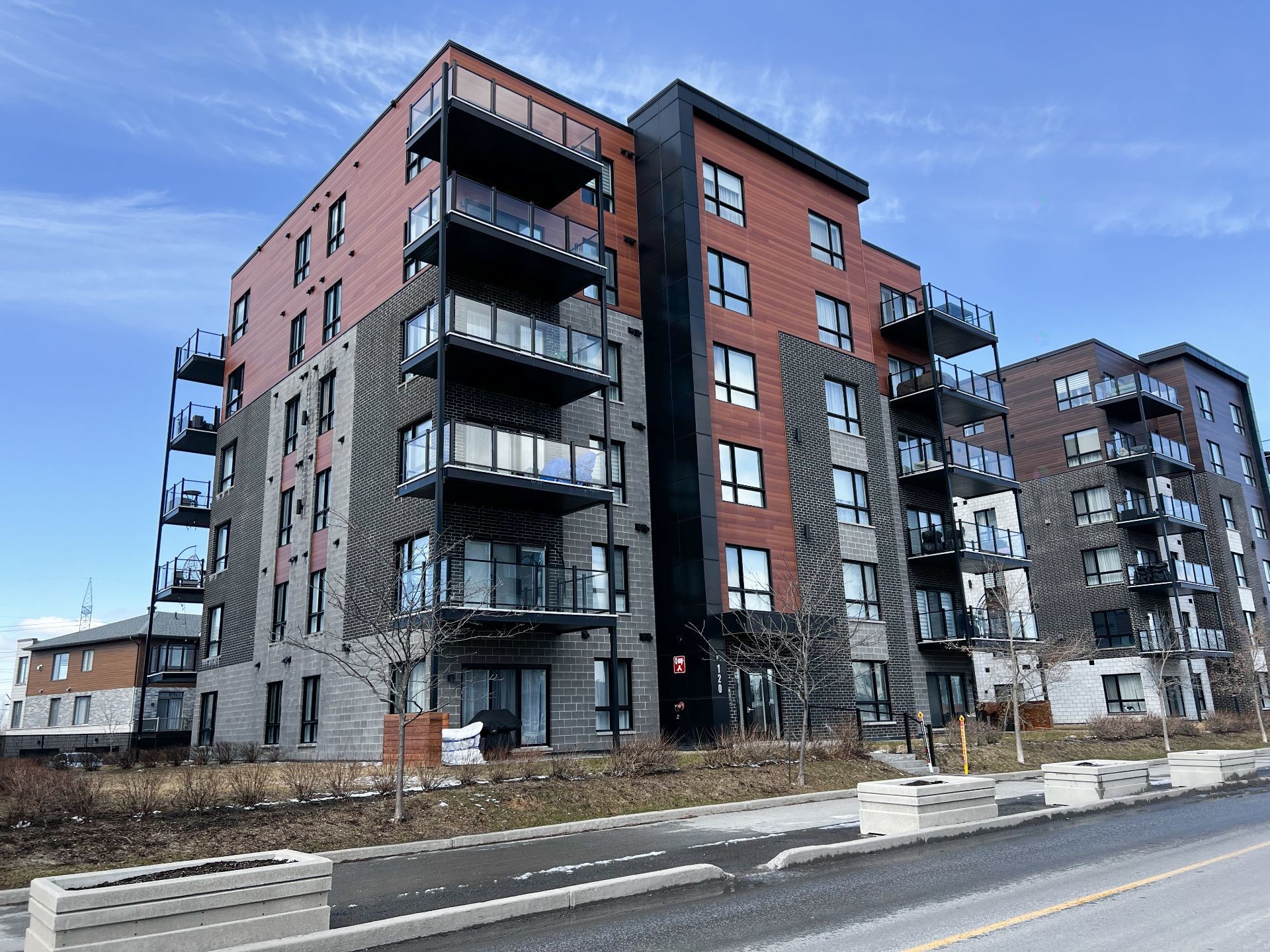 









120


Av. de la Belle-Dame

, 101,
La Prairie,




QC
J5R0T4

