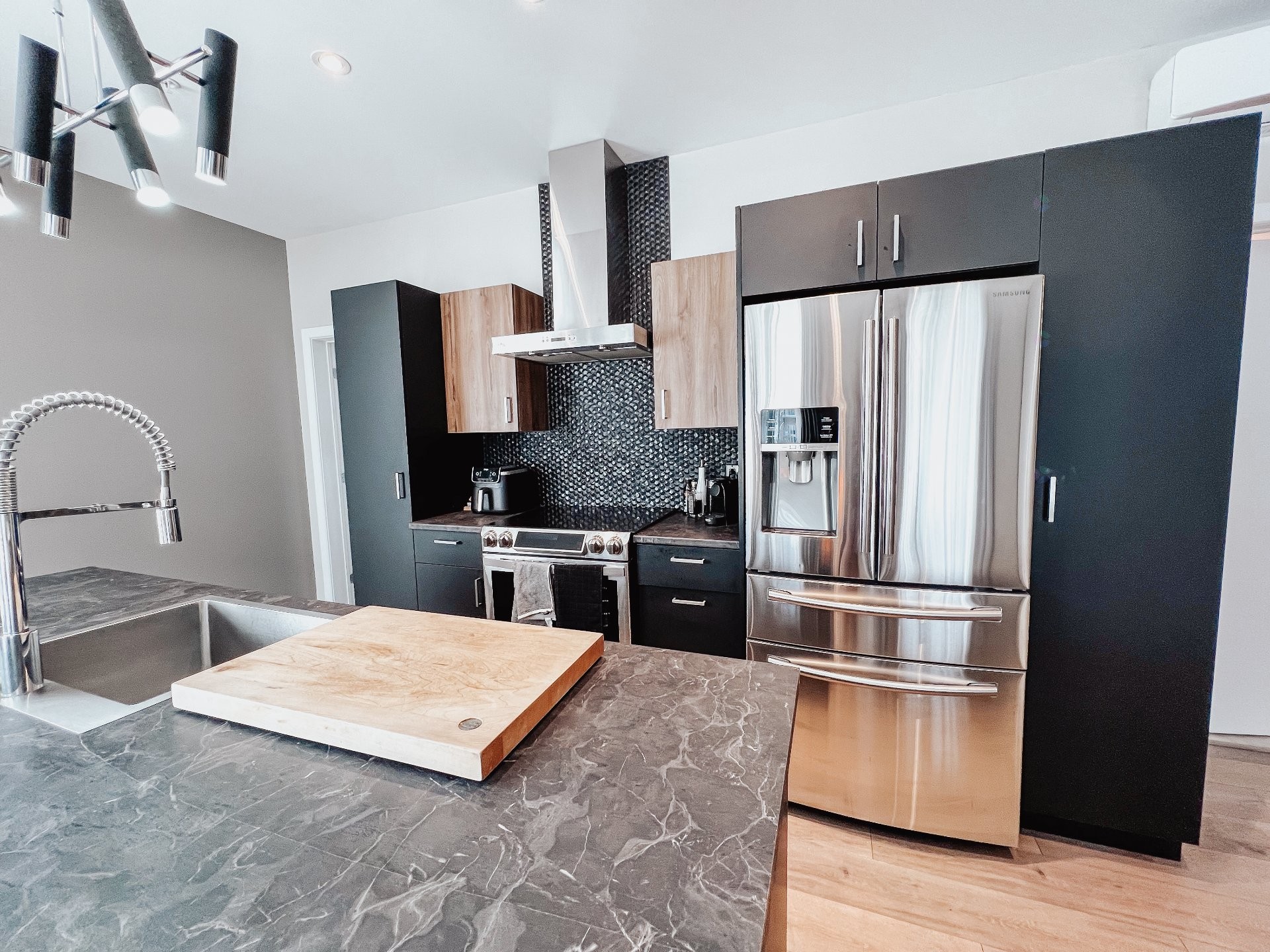 









120


Av. de la Belle-Dame

, 101,
La Prairie,




QC
J5R0T4

