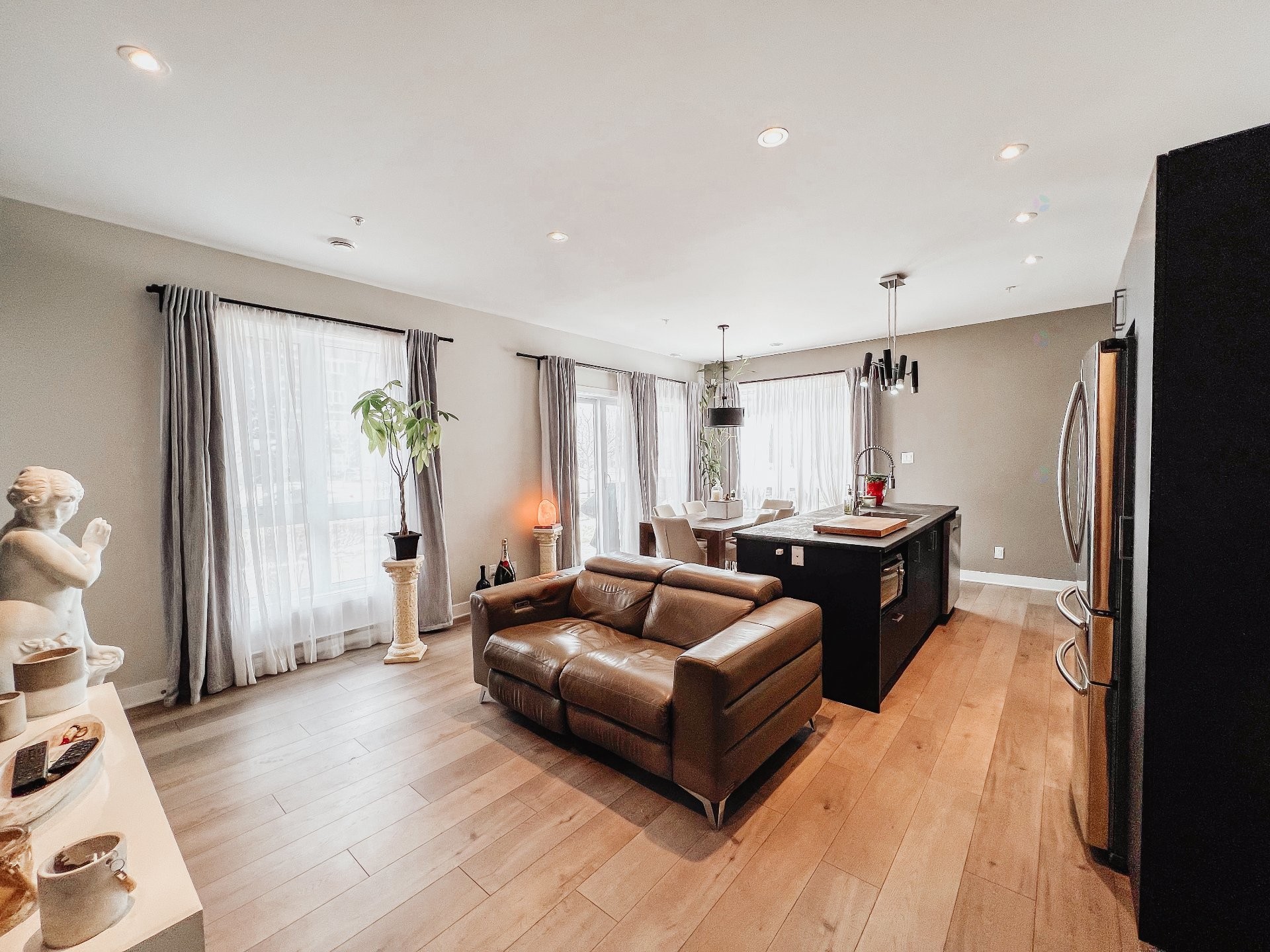 









120


Av. de la Belle-Dame

, 101,
La Prairie,




QC
J5R0T4

