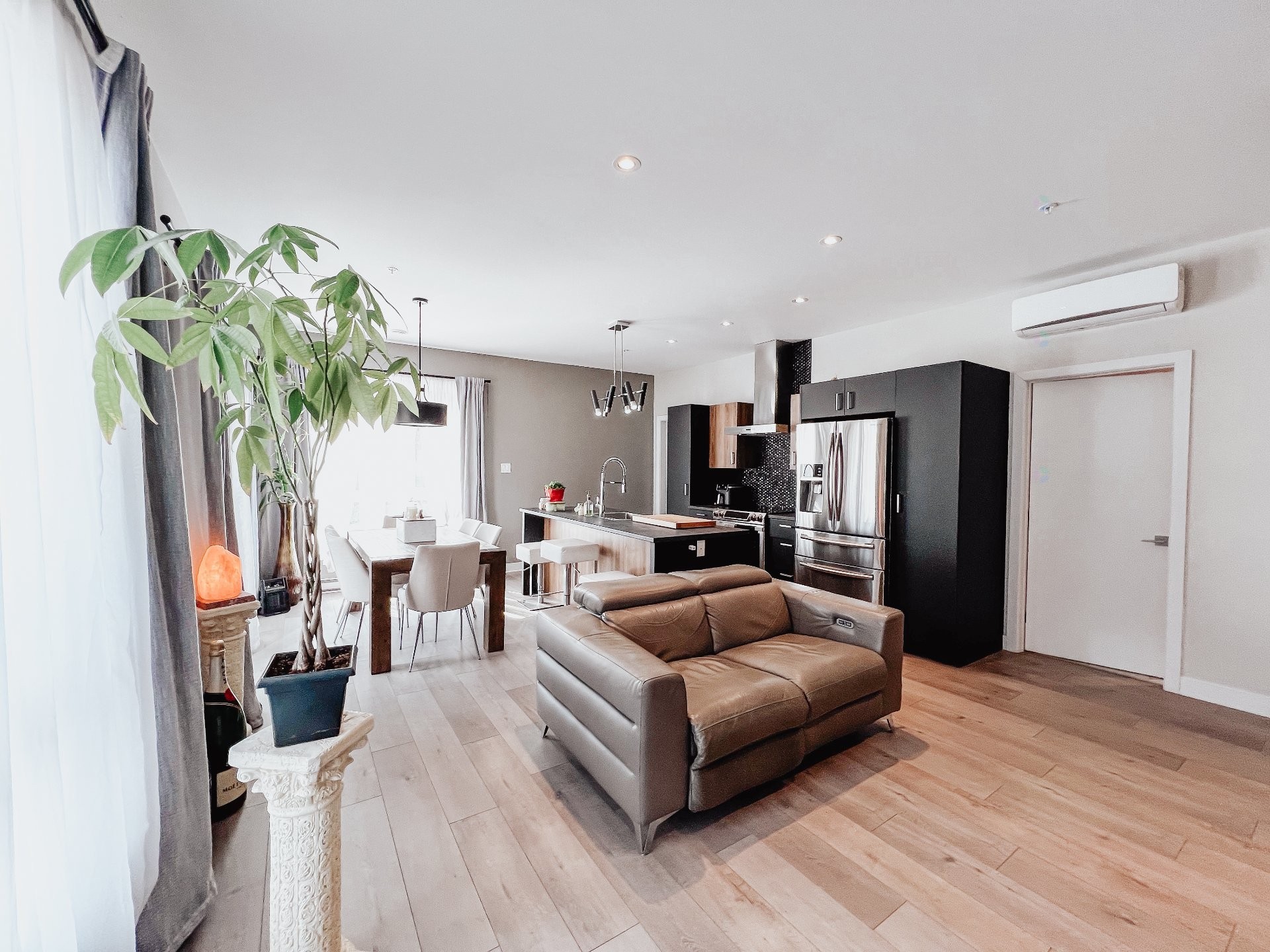 









120


Av. de la Belle-Dame

, 101,
La Prairie,




QC
J5R0T4

