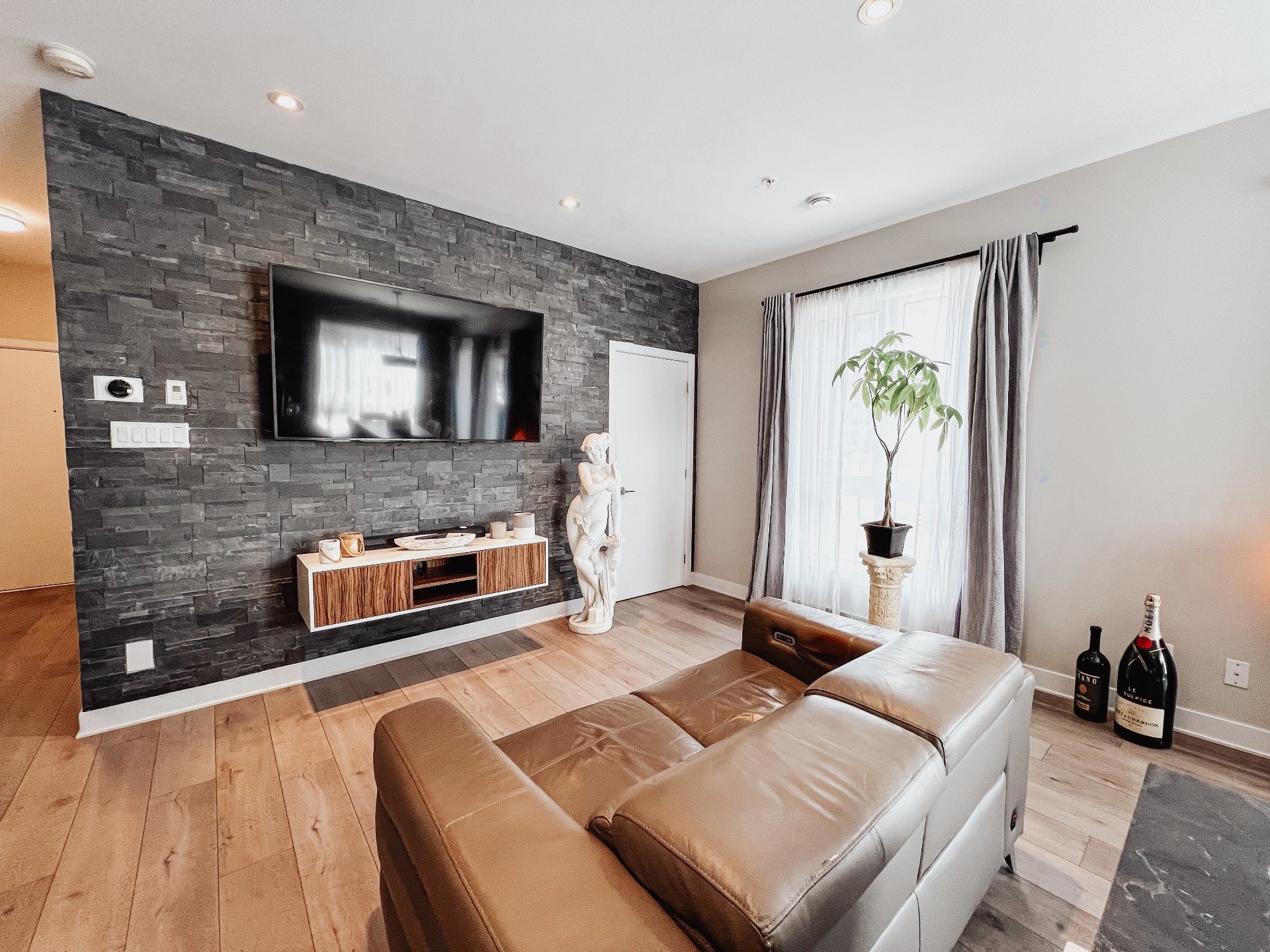 









120


Av. de la Belle-Dame

, 101,
La Prairie,




QC
J5R0T4

