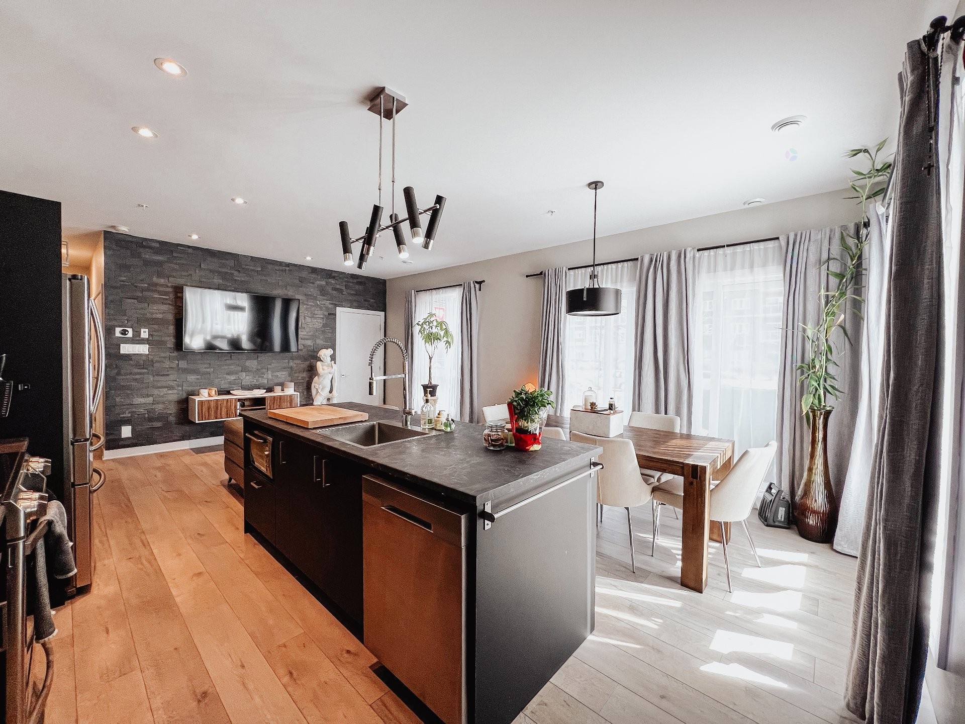 









120


Av. de la Belle-Dame

, 101,
La Prairie,




QC
J5R0T4

