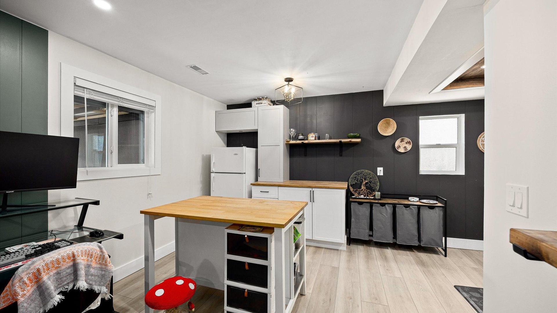 









1872


Millard

Court,
Kelowna,




BC
V1V 1R2

