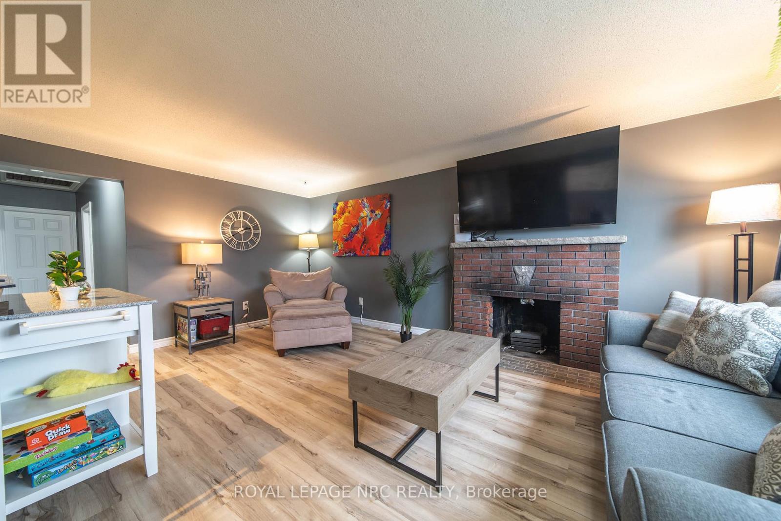 












955 FERNDALE AVENUE

,
Fort Erie (Crescent Park),




Ontario
L2A5E1

