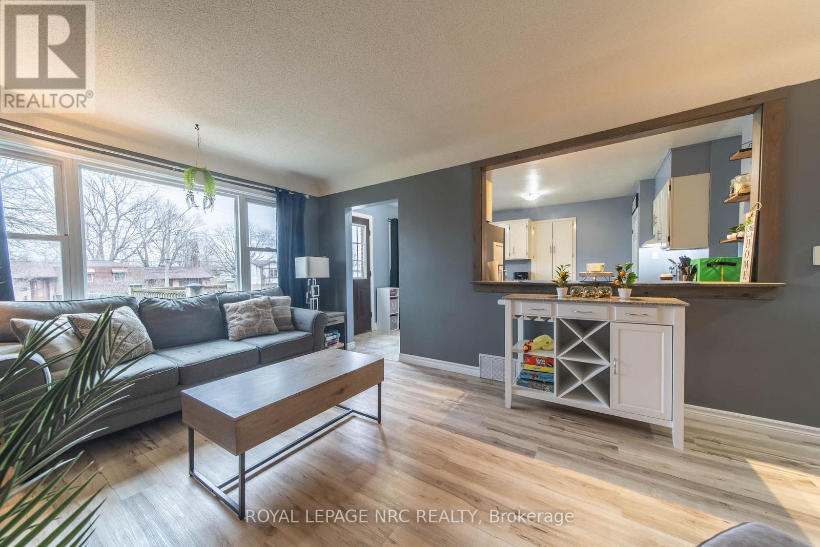 












955 FERNDALE AVENUE

,
Fort Erie (Crescent Park),




Ontario
L2A5E1

