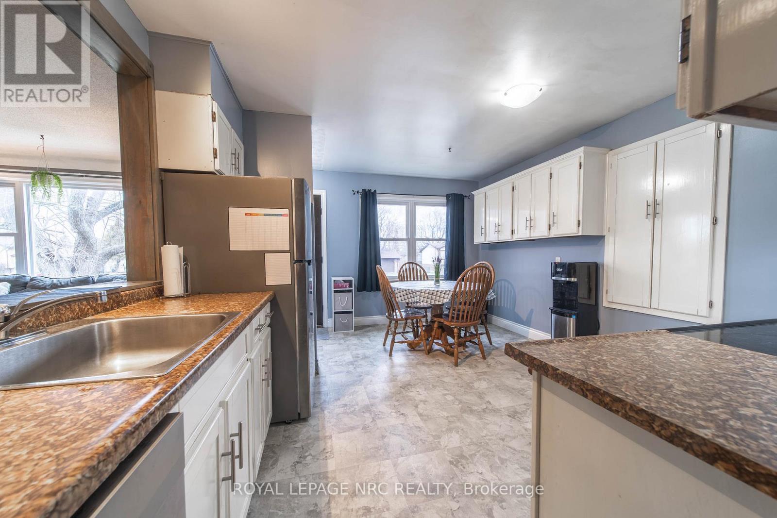 












955 FERNDALE AVENUE

,
Fort Erie (Crescent Park),




Ontario
L2A5E1

