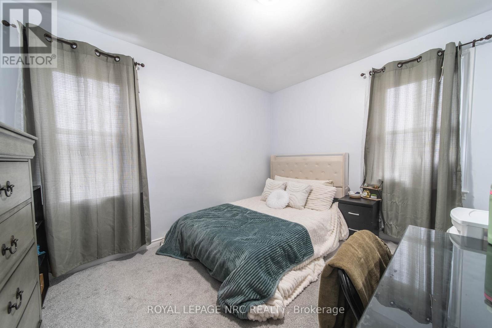 












955 FERNDALE AVENUE

,
Fort Erie (Crescent Park),




Ontario
L2A5E1

