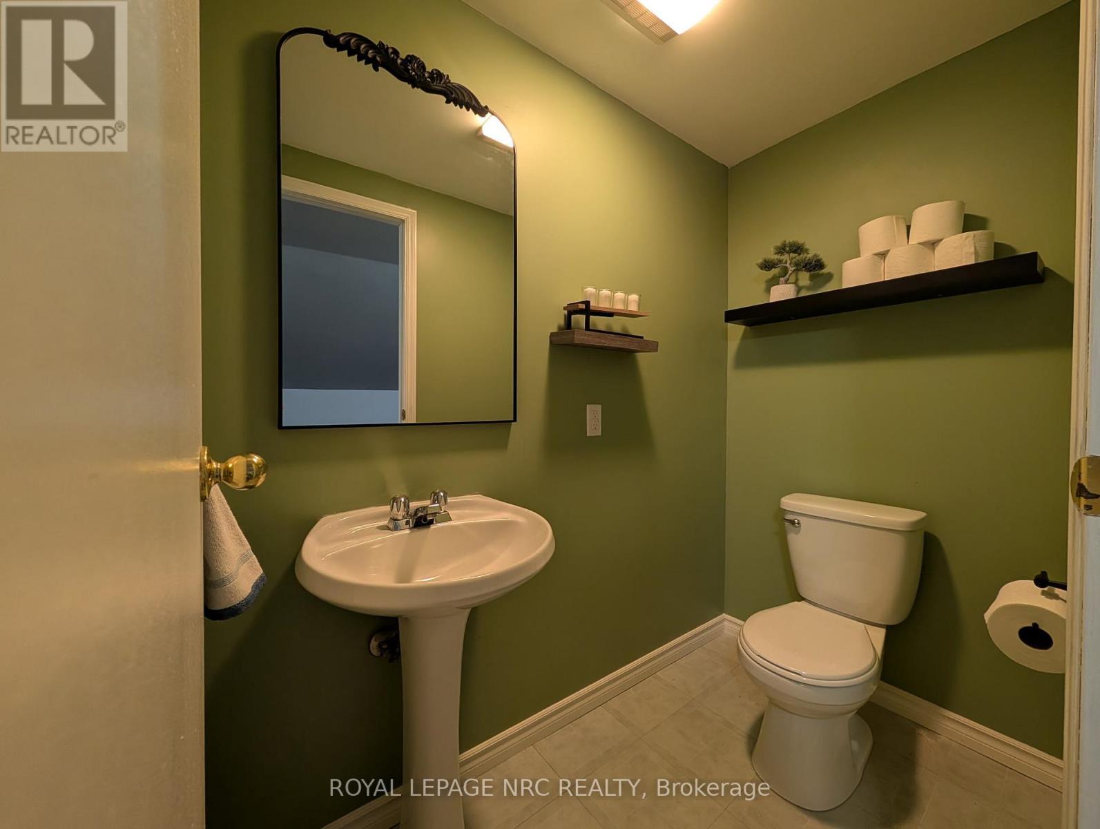 












955 FERNDALE AVENUE

,
Fort Erie (Crescent Park),




Ontario
L2A5E1

