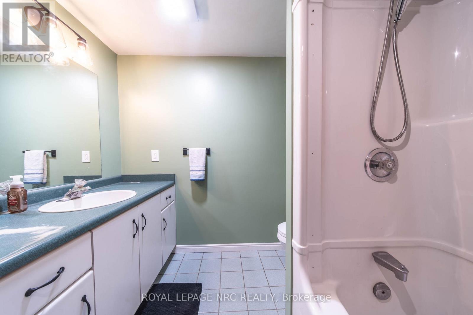 












955 FERNDALE AVENUE

,
Fort Erie (Crescent Park),




Ontario
L2A5E1

