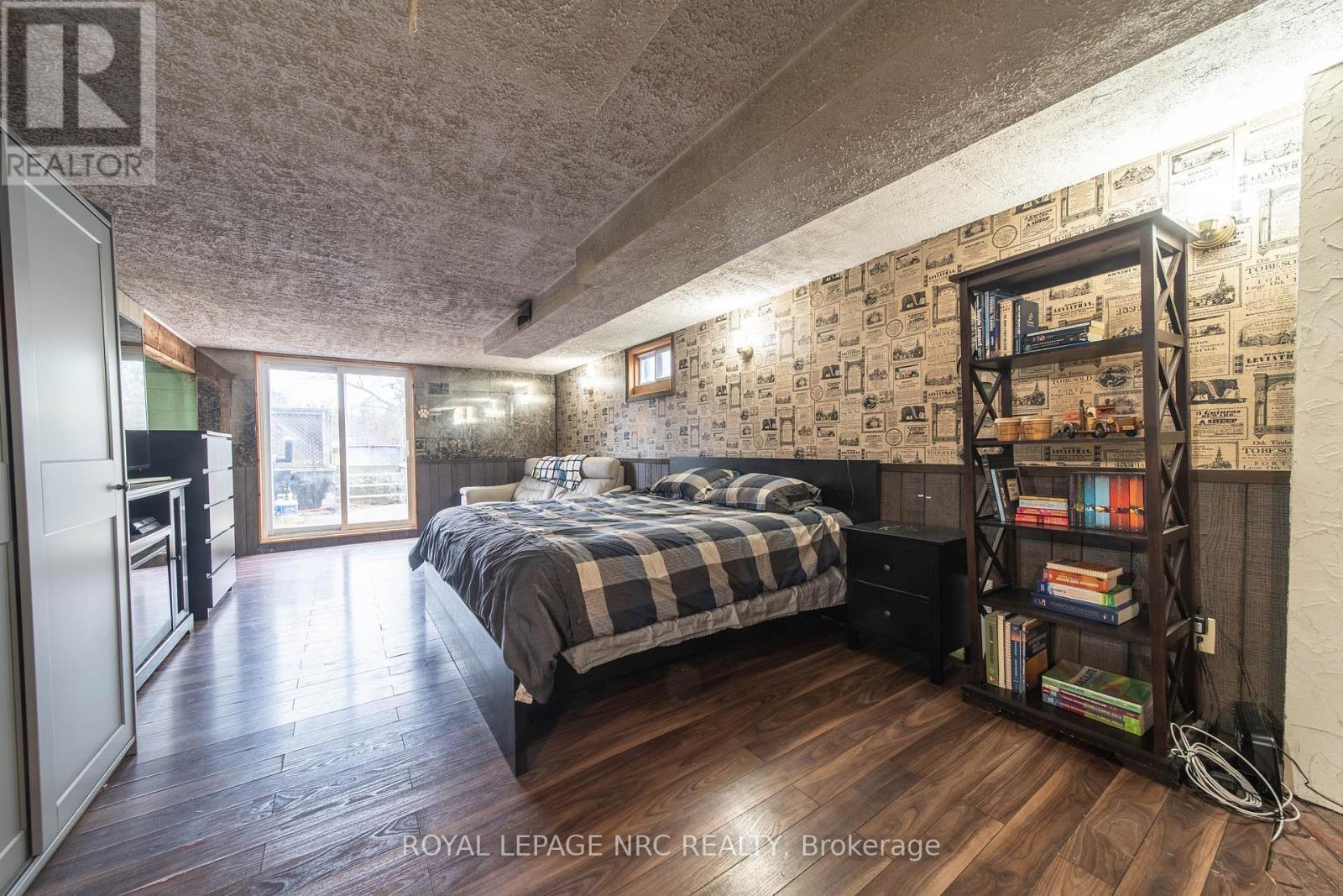 












955 FERNDALE AVENUE

,
Fort Erie (Crescent Park),




Ontario
L2A5E1

