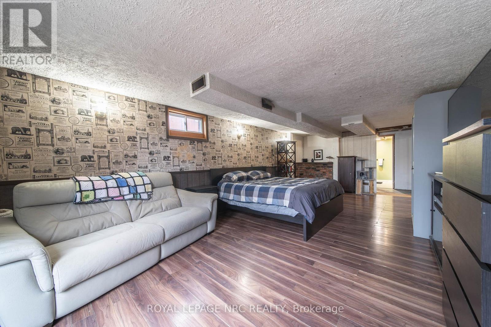 












955 FERNDALE AVENUE

,
Fort Erie (Crescent Park),




Ontario
L2A5E1

