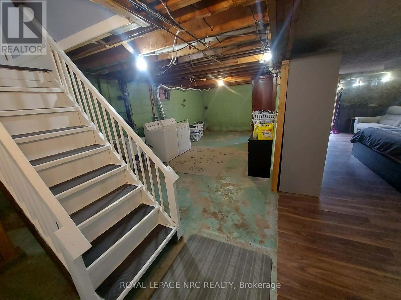 












955 FERNDALE AVENUE

,
Fort Erie (Crescent Park),




Ontario
L2A5E1

