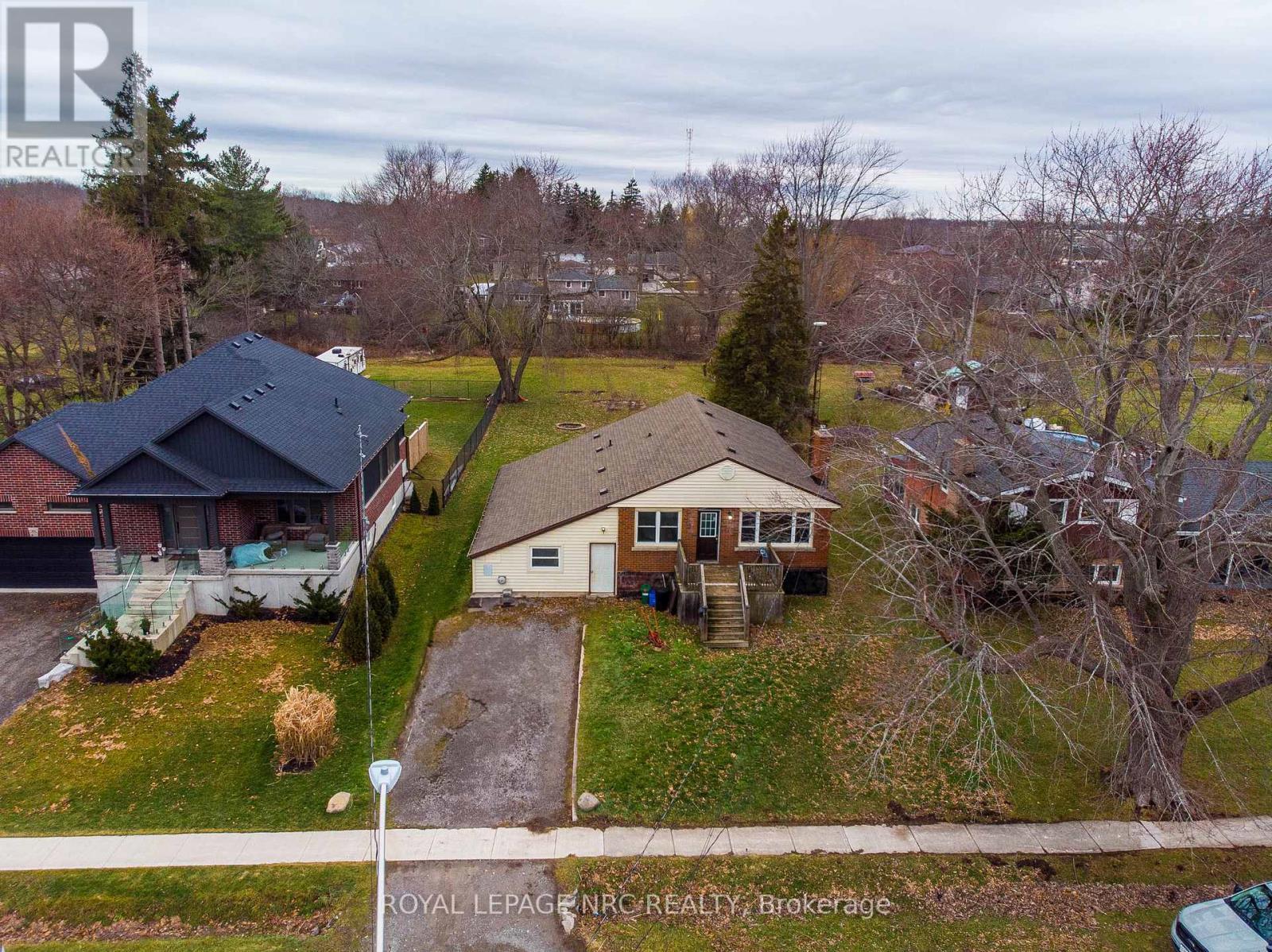 












955 FERNDALE AVENUE

,
Fort Erie (Crescent Park),




Ontario
L2A5E1

