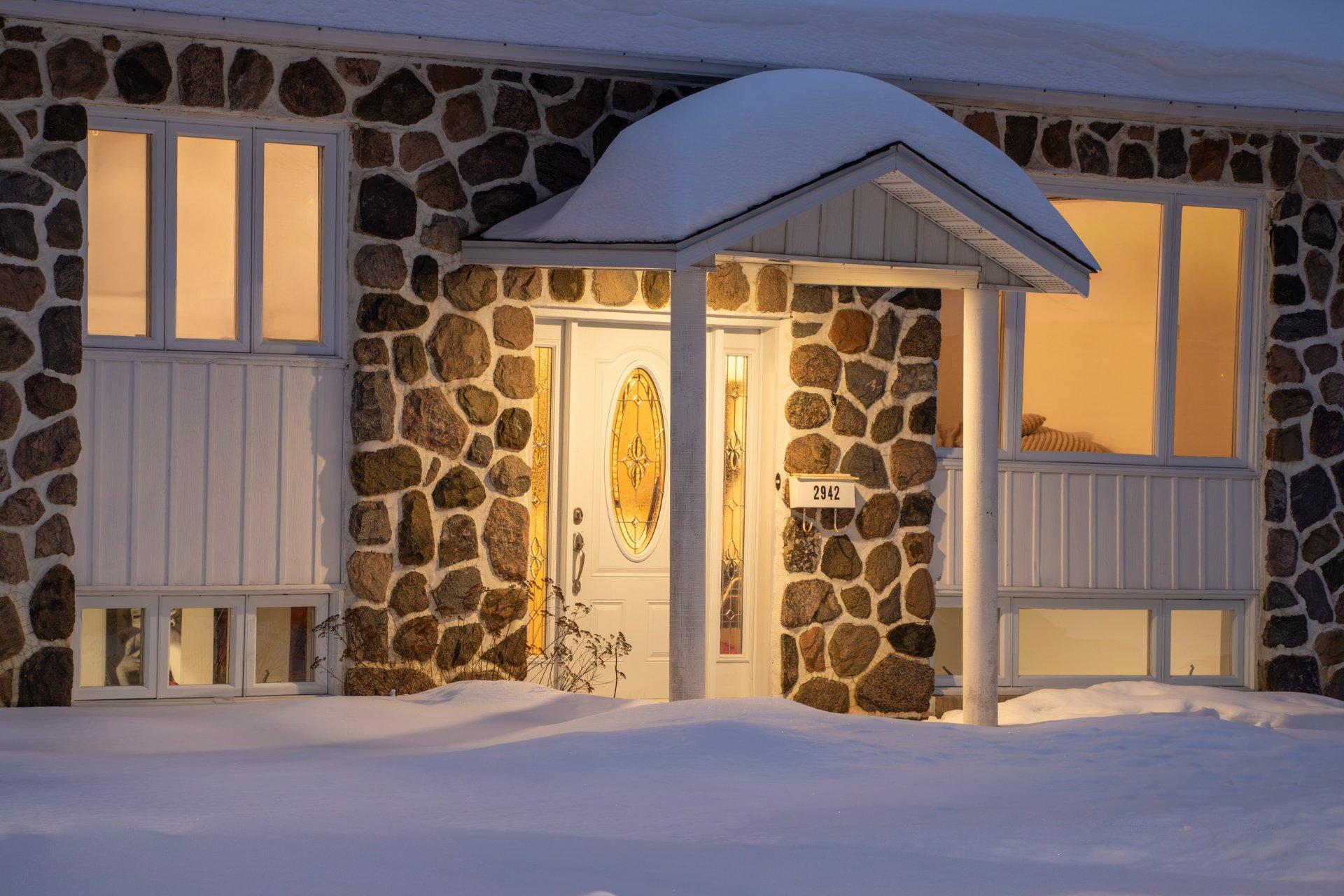 









2942


Rue Georges-Vanier

,
Shawinigan,




QC
G9N7C5

