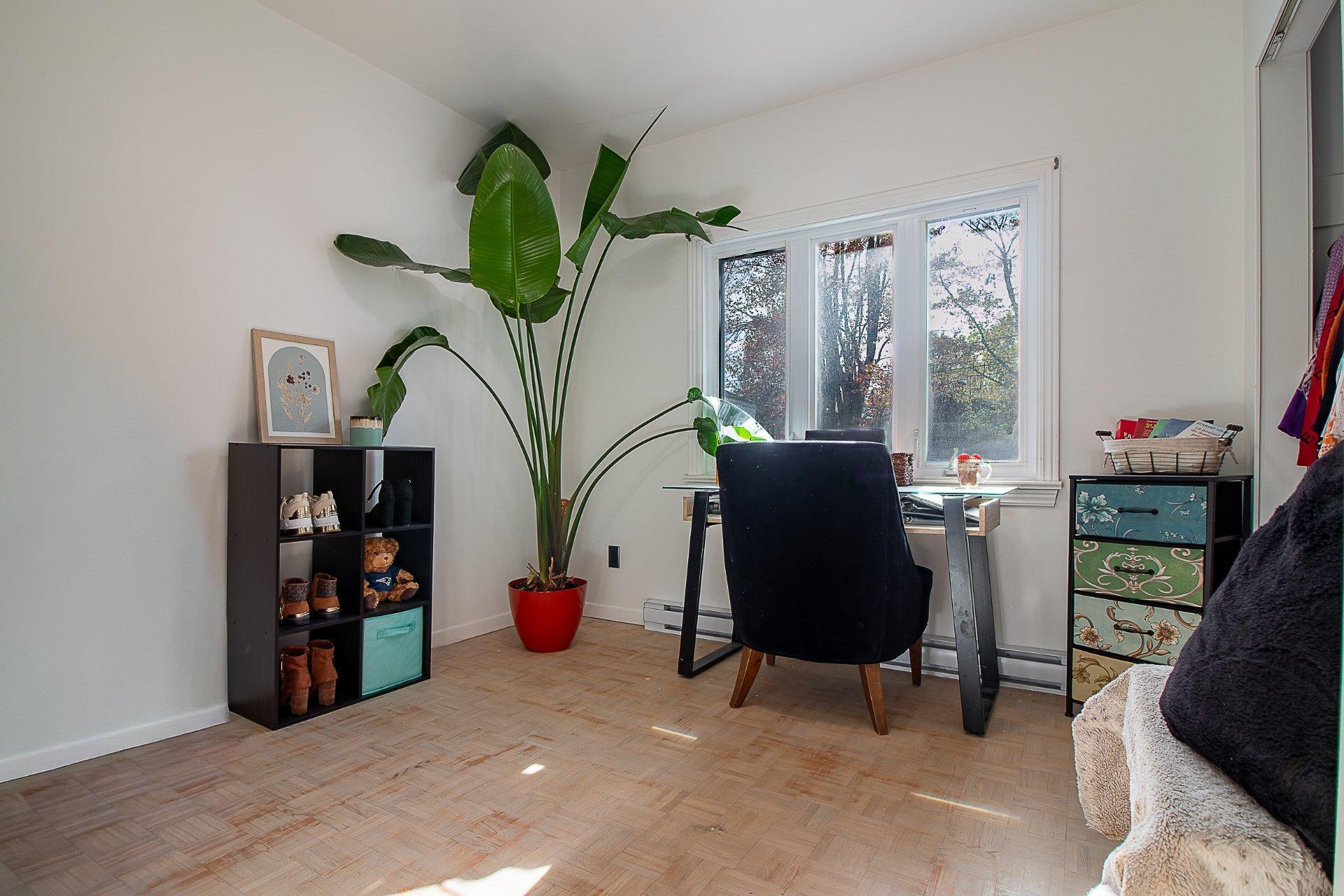 









2942


Rue Georges-Vanier

,
Shawinigan,




QC
G9N7C5

