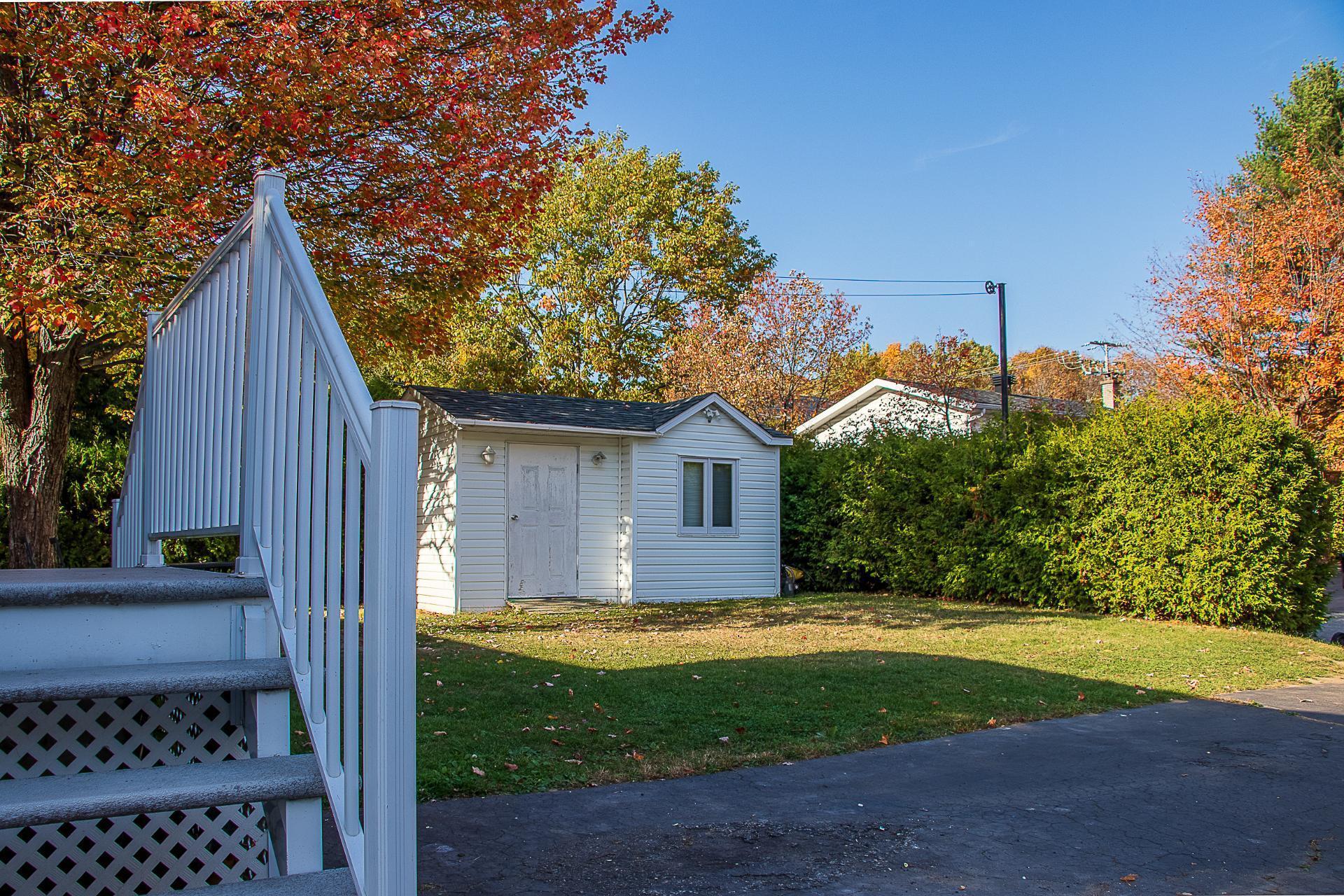 









2942


Rue Georges-Vanier

,
Shawinigan,




QC
G9N7C5

