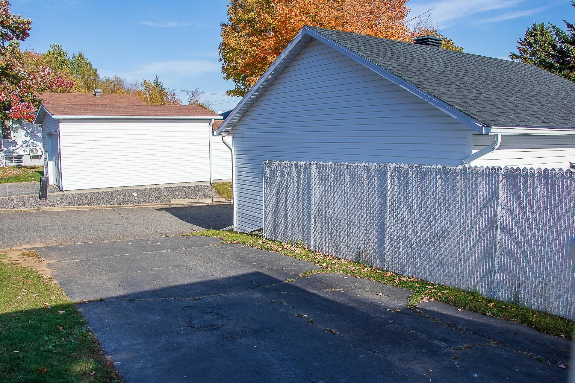 









2942


Rue Georges-Vanier

,
Shawinigan,




QC
G9N7C5

