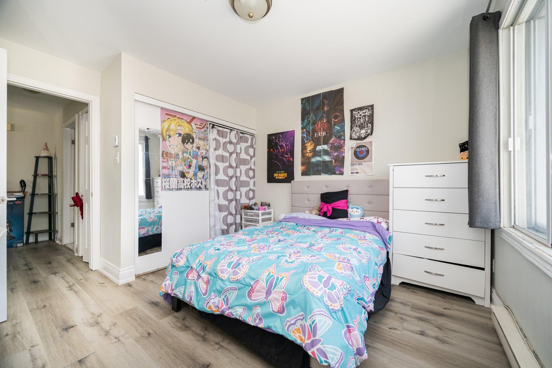 









5410

 - 5416


Av. Clarendon

,
Laval (Chomedey),




QC
H7W5B1

