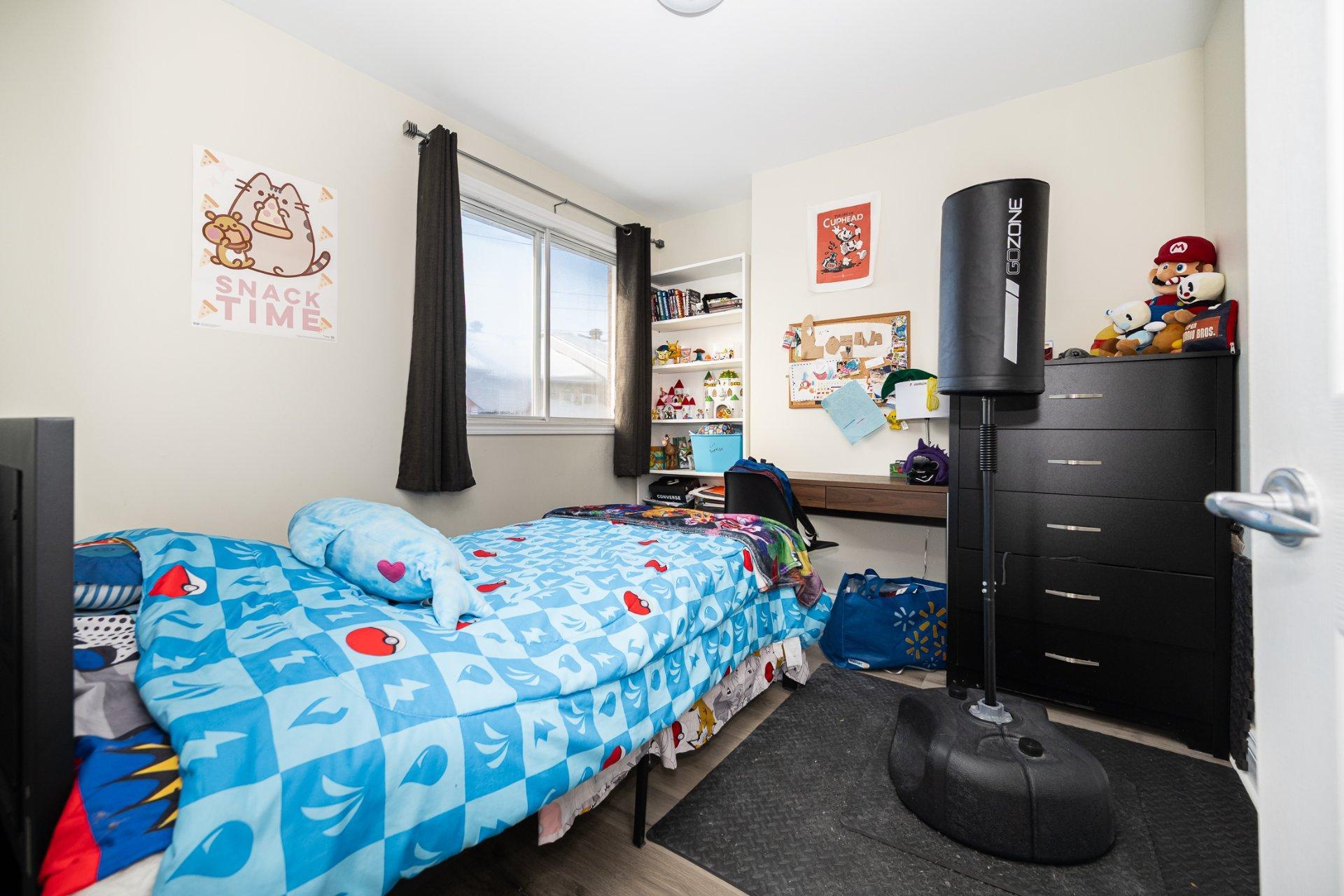 









5410

 - 5416


Av. Clarendon

,
Laval (Chomedey),




QC
H7W5B1

