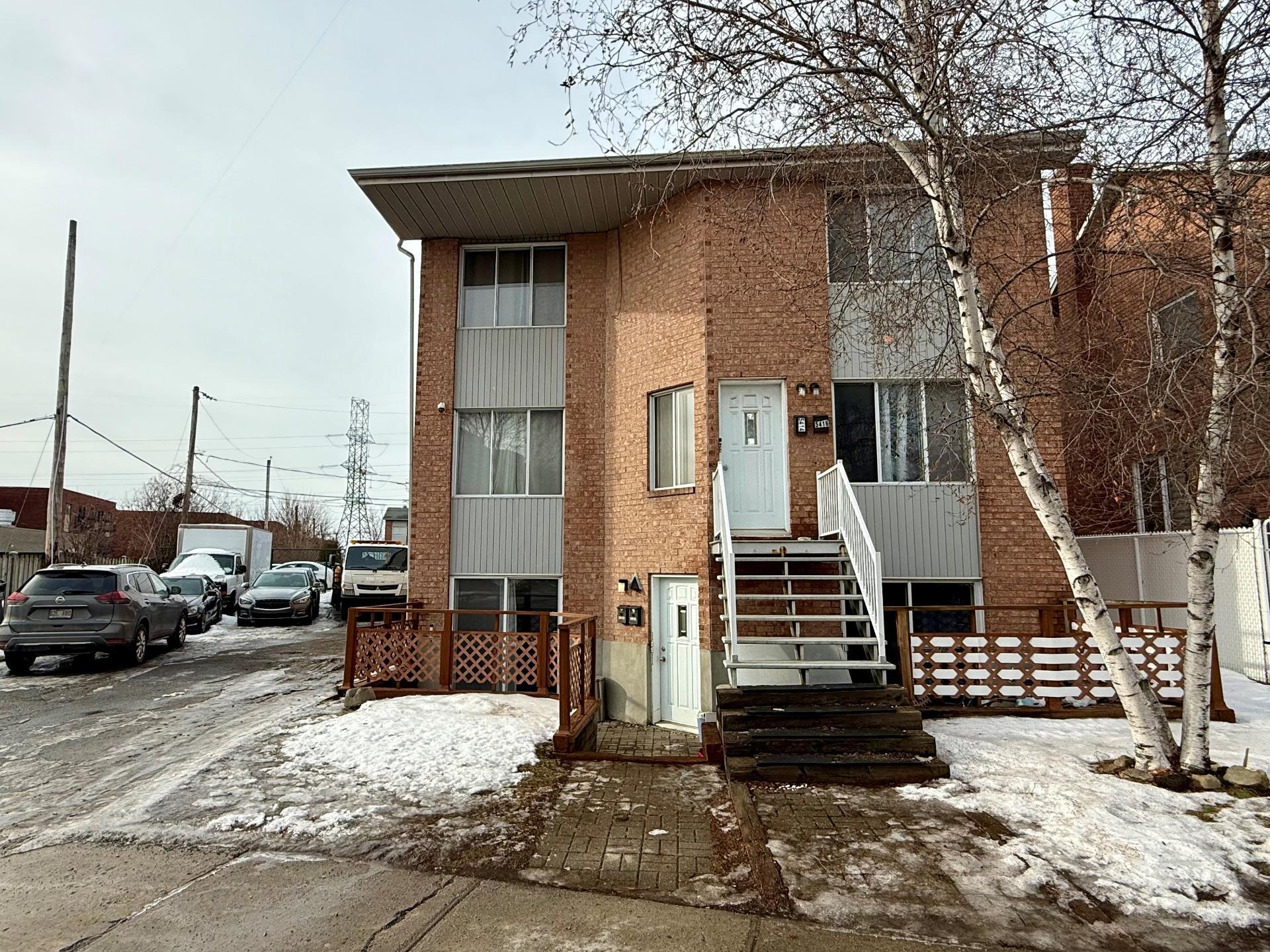 









5410

 - 5416


Av. Clarendon

,
Laval (Chomedey),




QC
H7W5B1

