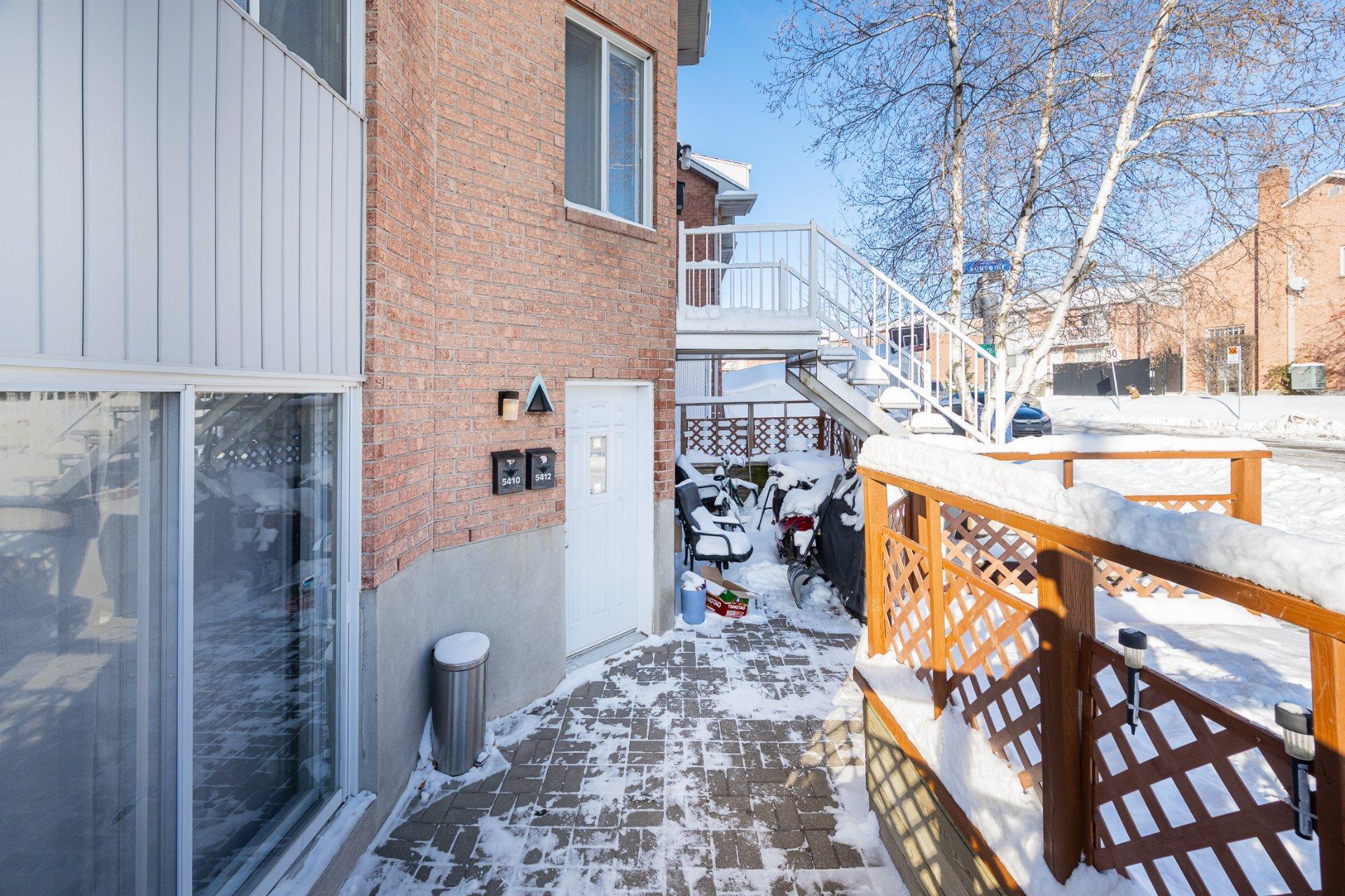 









5410

 - 5416


Av. Clarendon

,
Laval (Chomedey),




QC
H7W5B1

