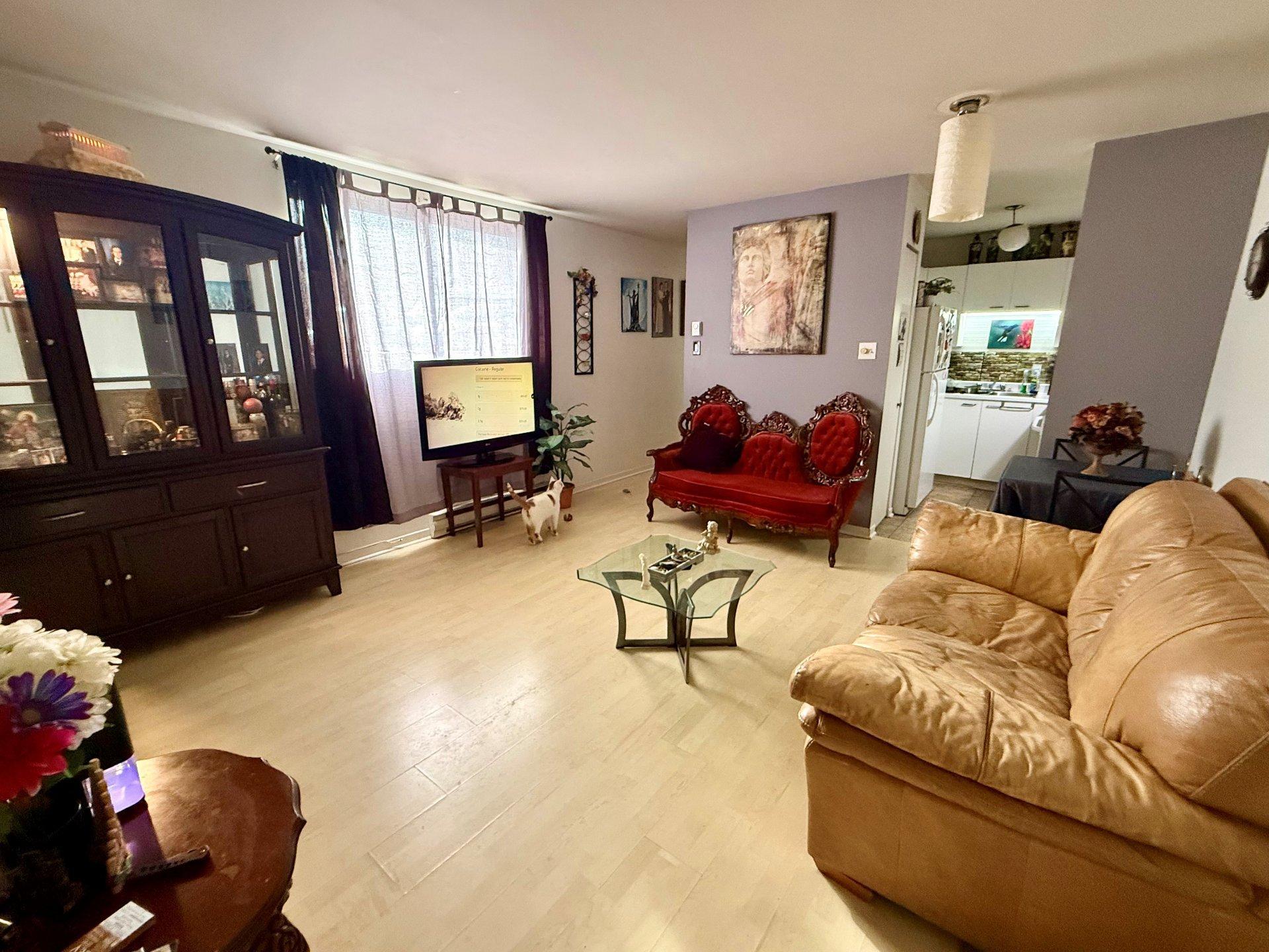 









5410

 - 5416


Av. Clarendon

,
Laval (Chomedey),




QC
H7W5B1

