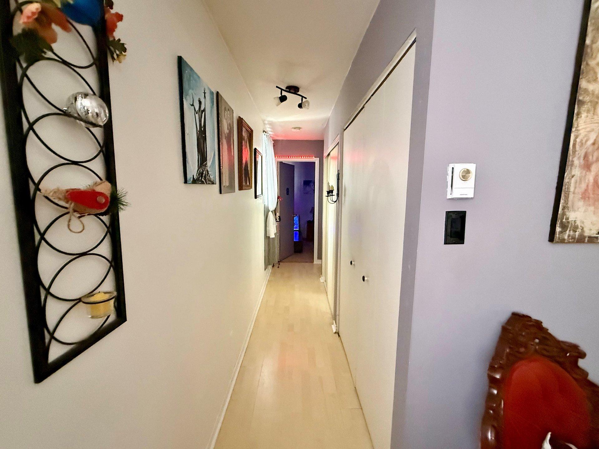 









5410

 - 5416


Av. Clarendon

,
Laval (Chomedey),




QC
H7W5B1

