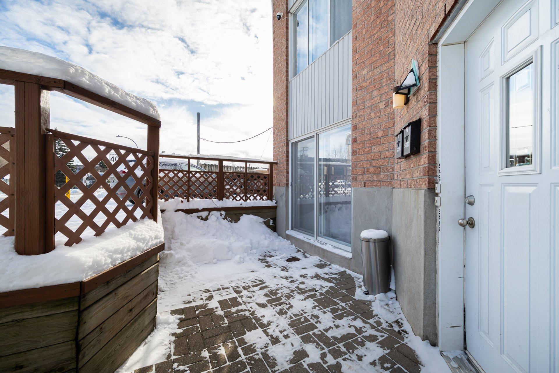 









5410

 - 5416


Av. Clarendon

,
Laval (Chomedey),




QC
H7W5B1

