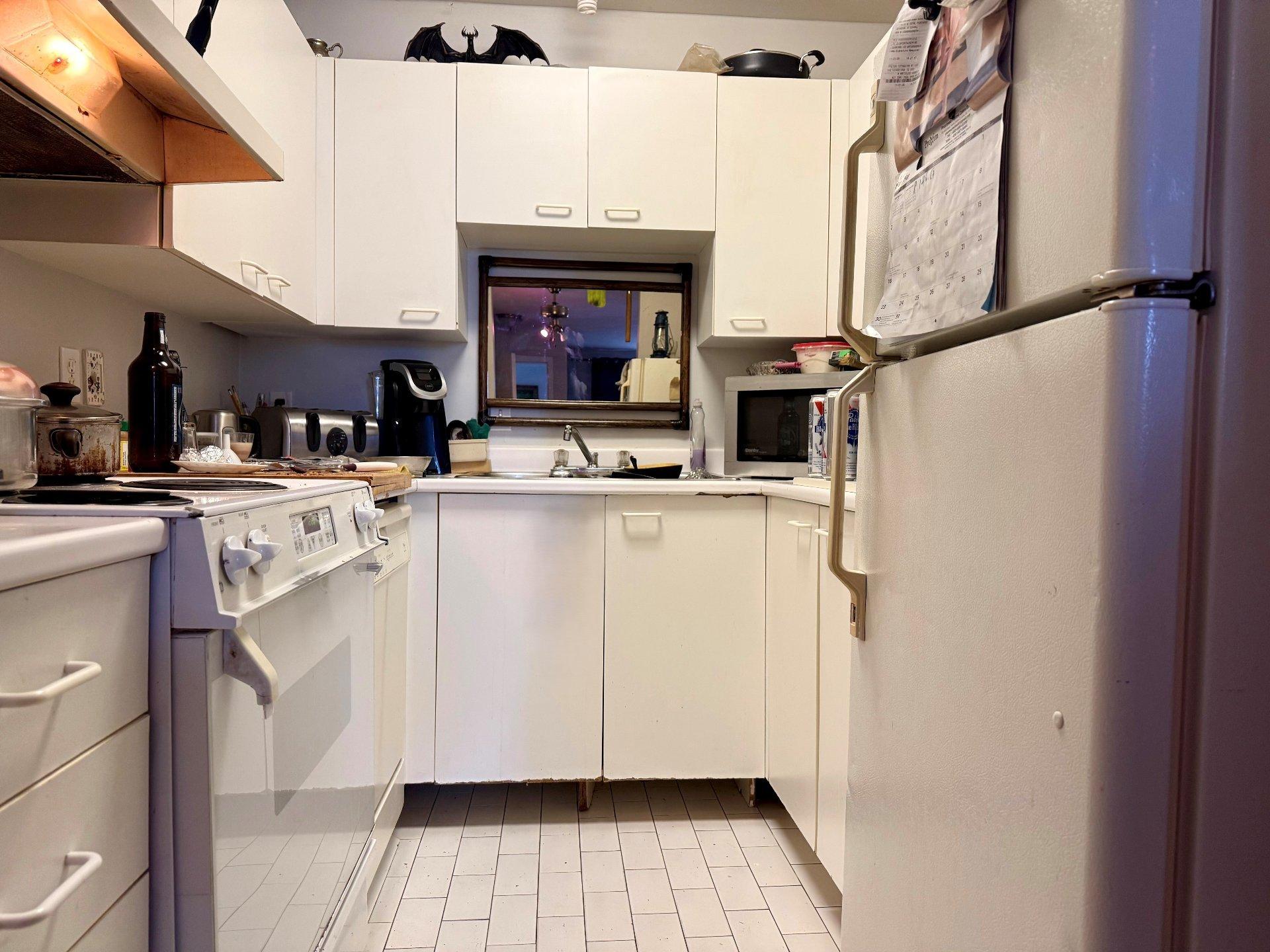 









5410

 - 5416


Av. Clarendon

,
Laval (Chomedey),




QC
H7W5B1

