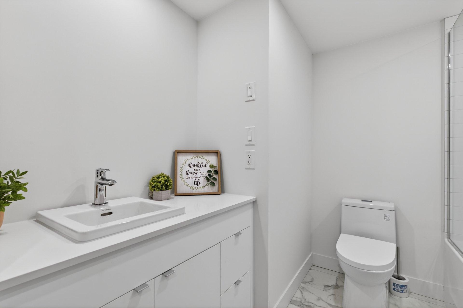 









1


Av. Viger O.

, 309,
Montréal (Ville-Marie),




QC
H2Z1E6

