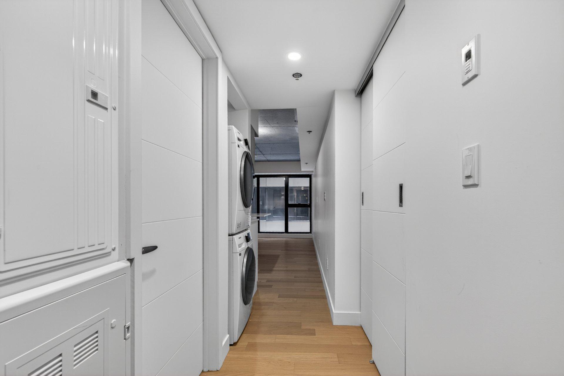 









1


Av. Viger O.

, 309,
Montréal (Ville-Marie),




QC
H2Z1E6

