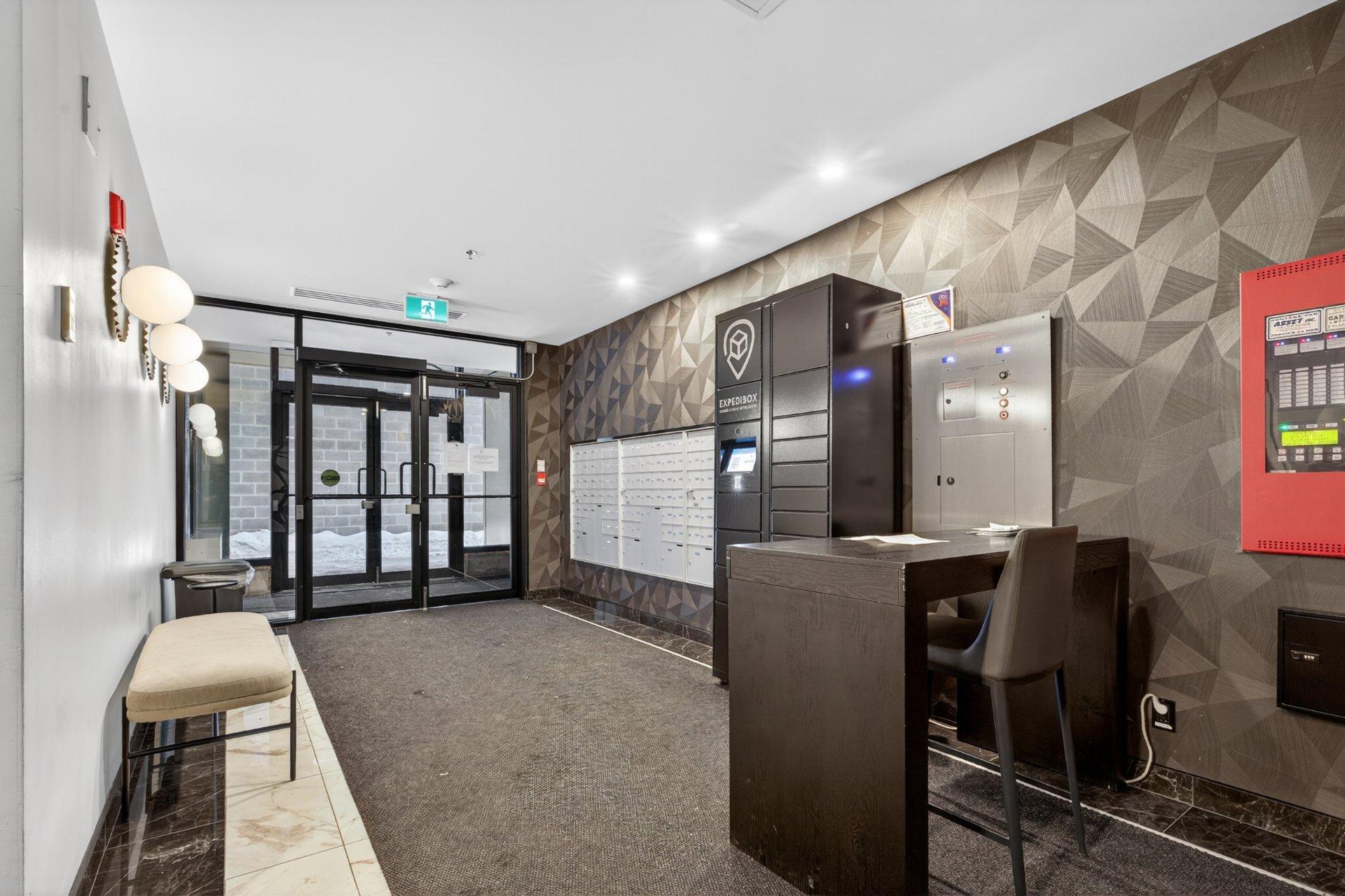 









1


Av. Viger O.

, 309,
Montréal (Ville-Marie),




QC
H2Z1E6

