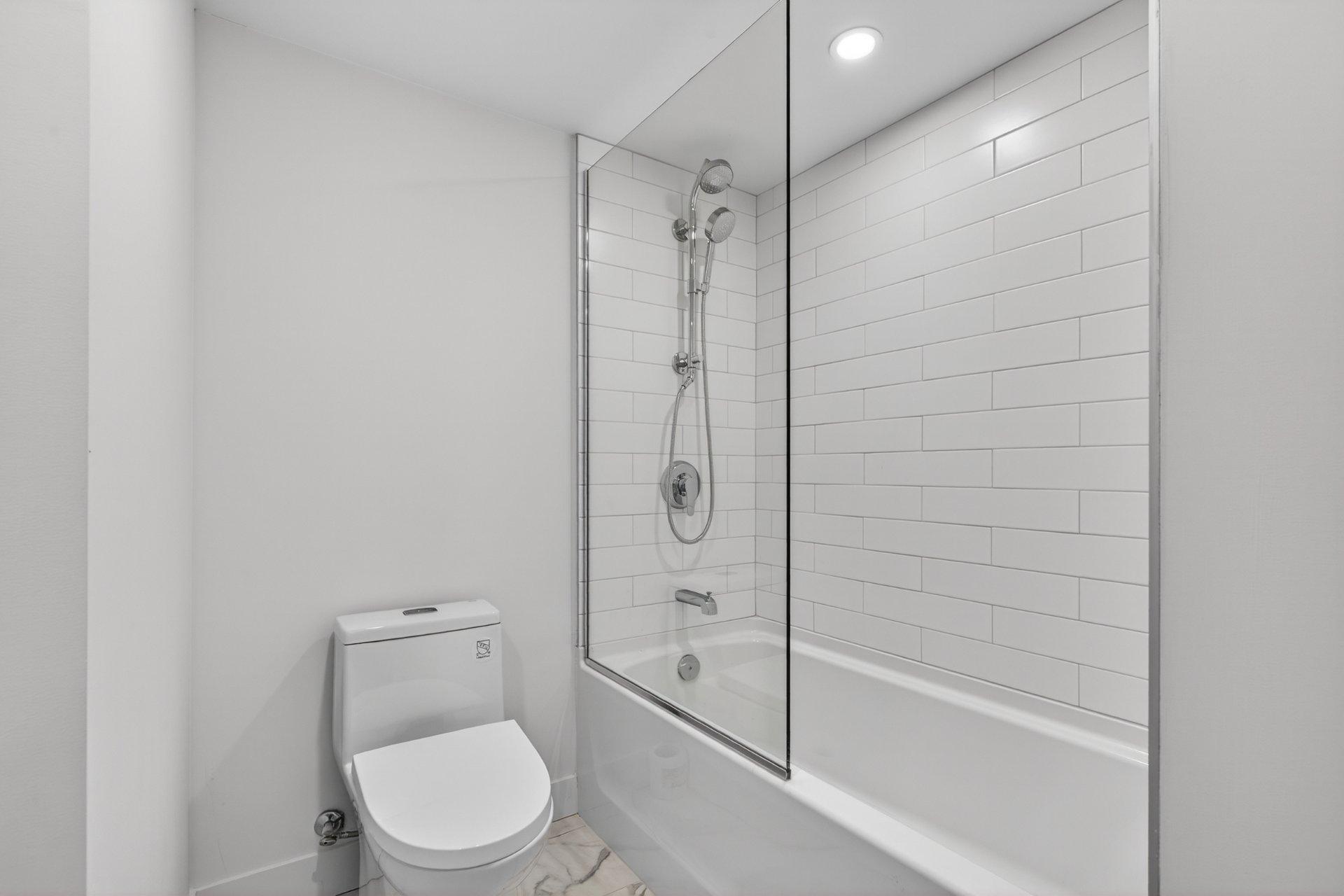 









1


Av. Viger O.

, 309,
Montréal (Ville-Marie),




QC
H2Z1E6

